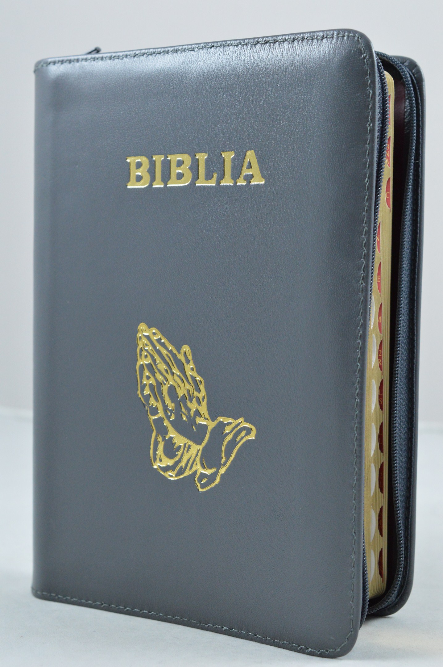 Biblie din piele, marime medie, gri inchis, fermoar, index,simbol maini in ruga margini aurii, cuv. lui Isus cu rosu [SB 057 PFI]