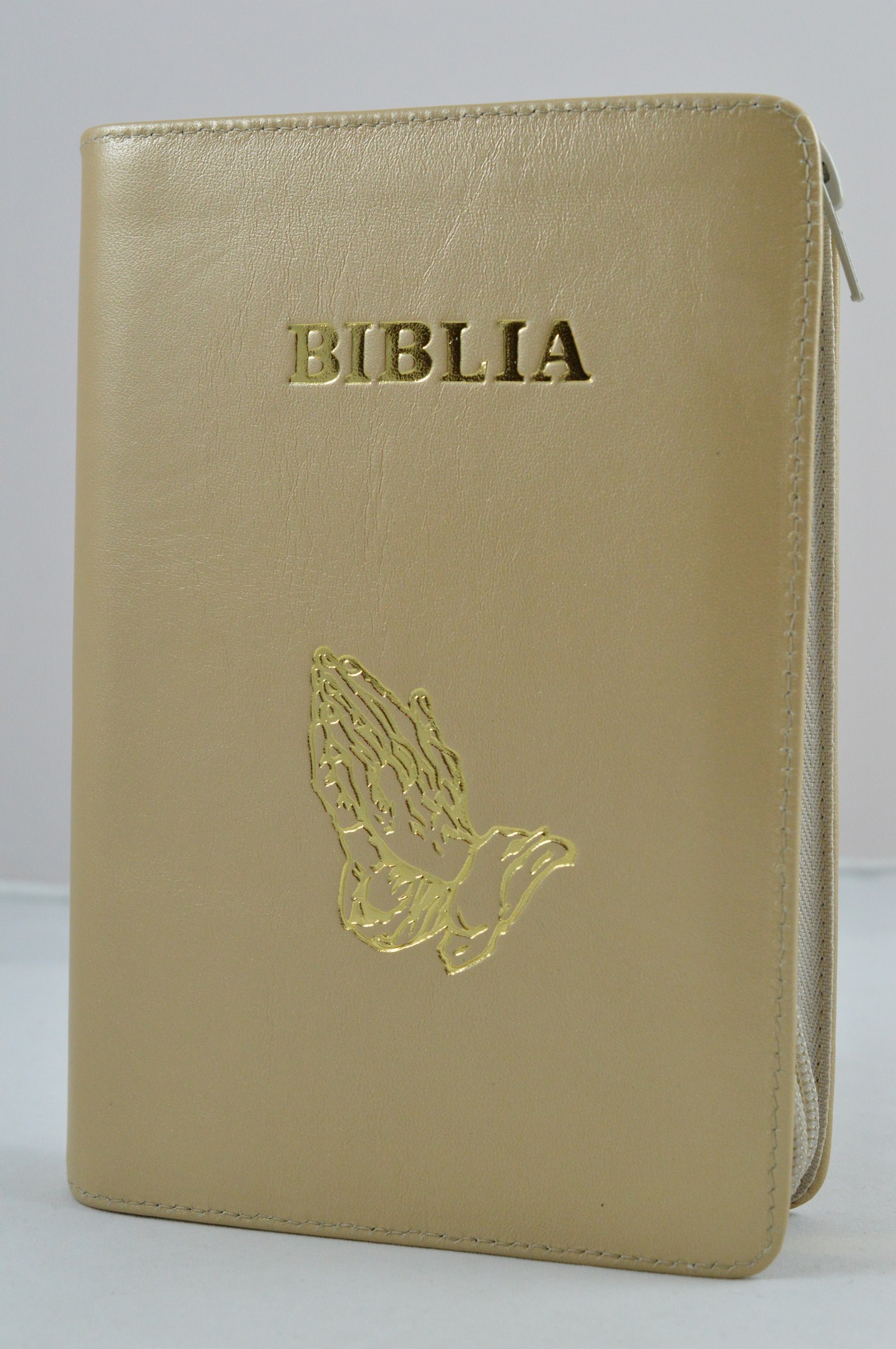 Biblia din piele, medie,bej sidefat cu maini, fermoar, aurita, cuv. lui Isus cu rosu [052]