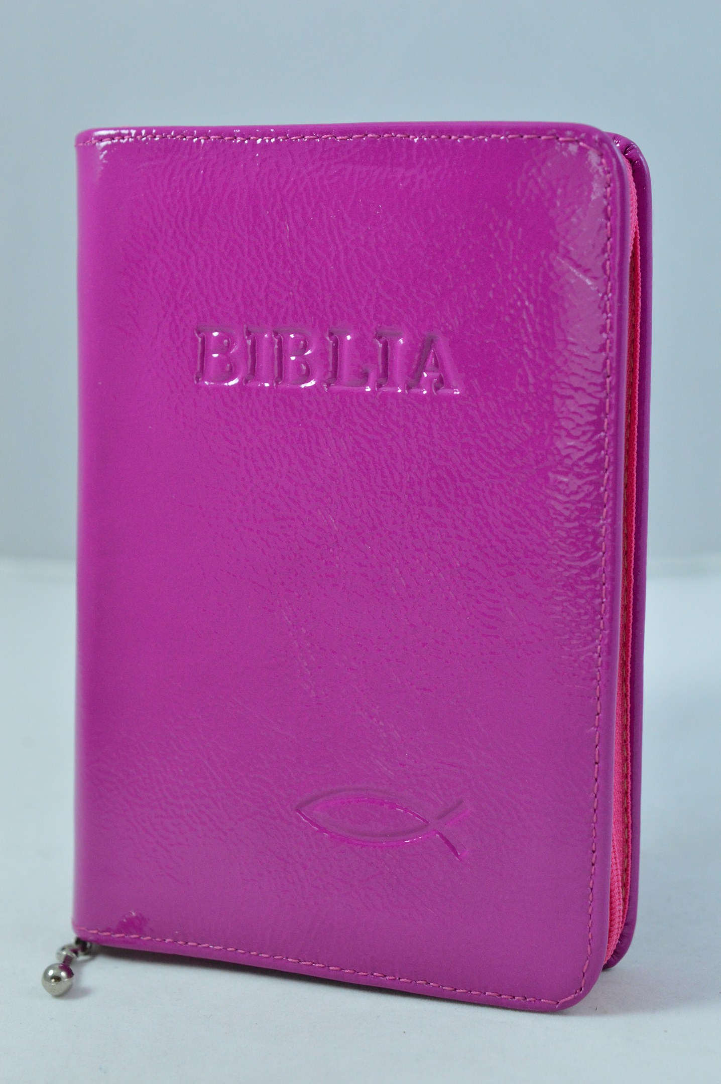 Biblie marime mica, din piele, culoare roz bombon, fermoar, simbol peste [043 PF]