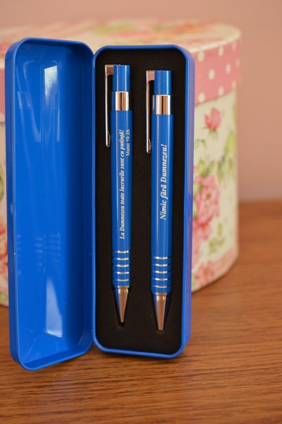 SET PIX SI CREION CUTIE ALBASTRA METALICA NIMIC FARA DUMNEZEU SET PIX SI CREION CUTIE ALBASTRA METALICA NIMIC FARA DUMNEZEU