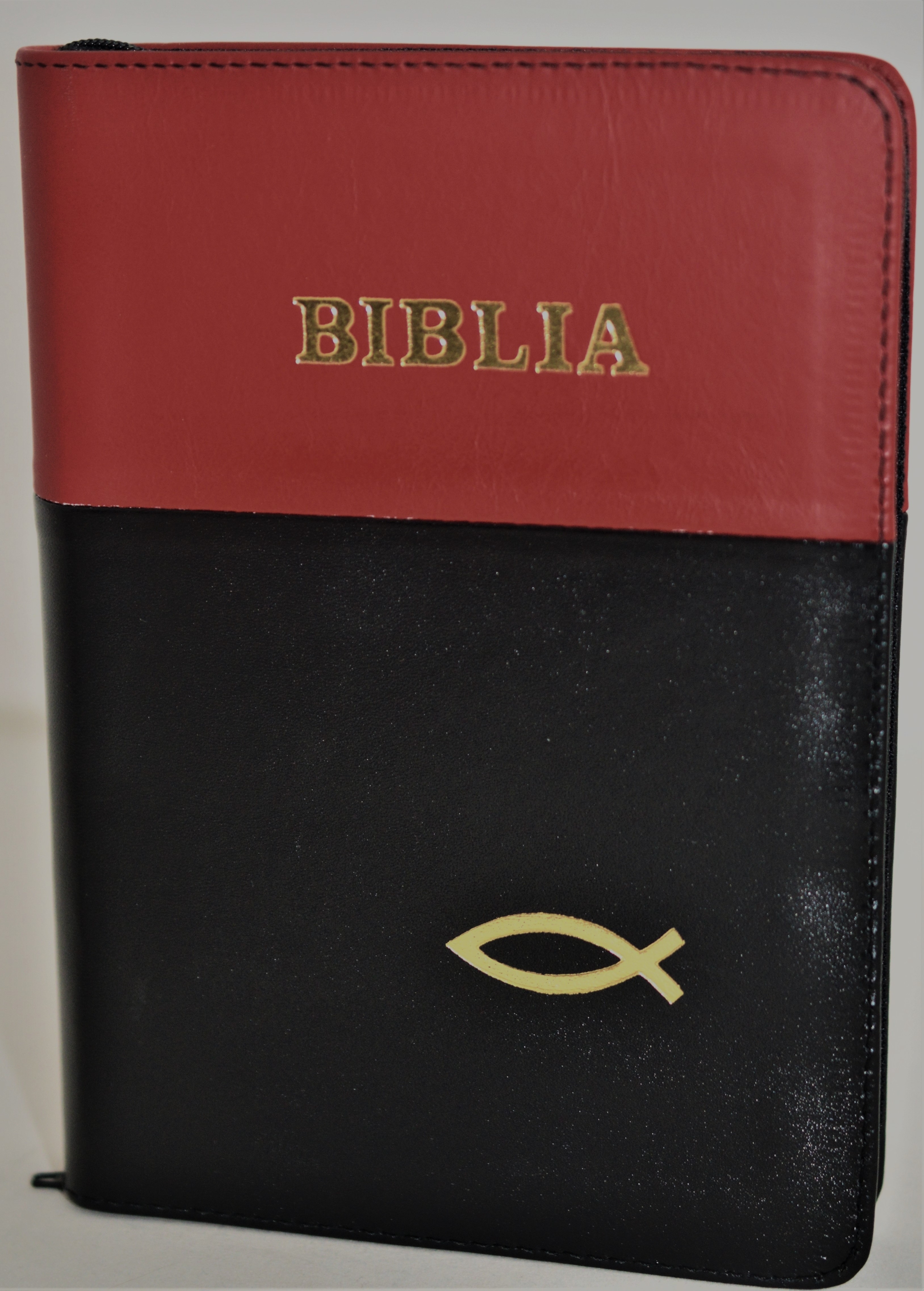 Biblie marime mica, piele, culoare rosu cu negru, index, fermoar, margini aurii, cuv. lui Isus in rosu,simbol peste [047 PFI]
