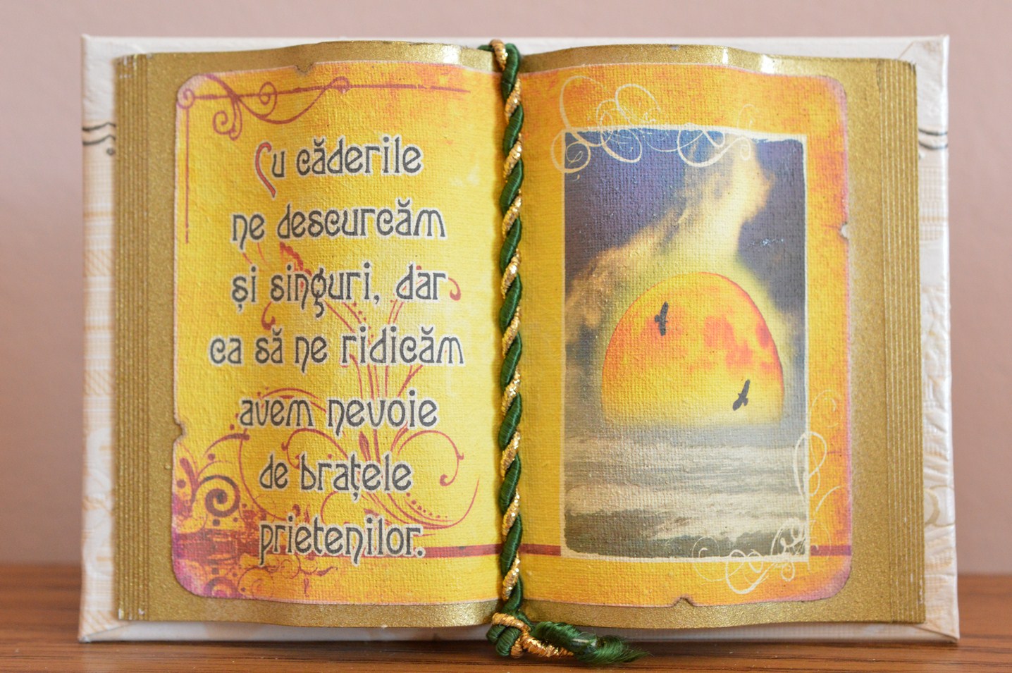 Carte decorativa - Cu caderile ne descurcam...(10x14 cm) Carte decorativa - Cu caderile ne descurcam...(10x14 cm)