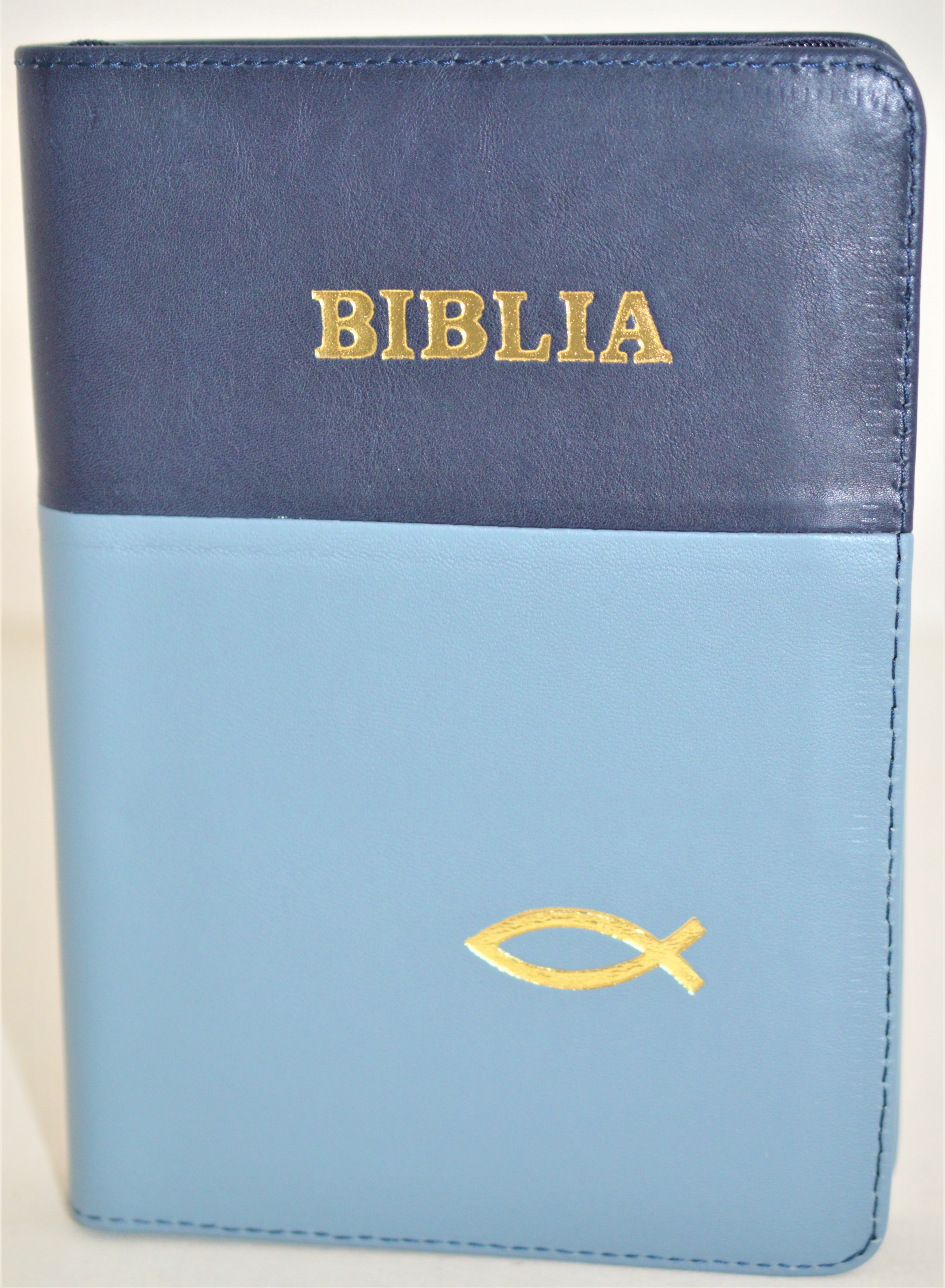 Biblie din piele, marime medie, culoare bleumarin cu nuanta turcoaz, simbol peste, fermoar, index, margini aurii, cuv. lui Isus cu rosu [SB 057 PFI]