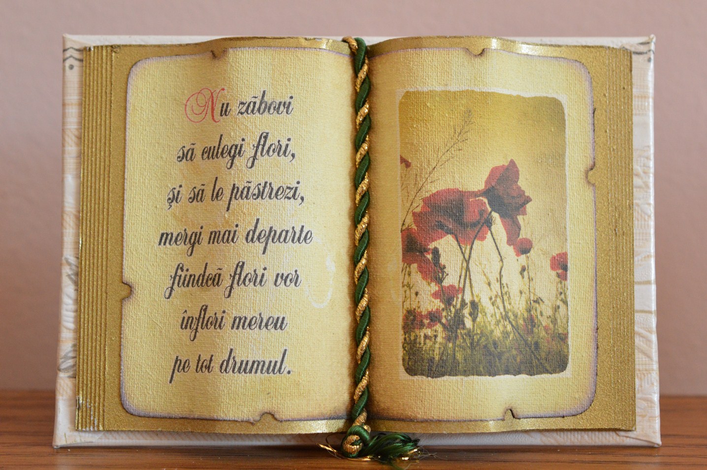 Carte decorativa - Nu zabovi sa culegi flori...(10x14 cm)