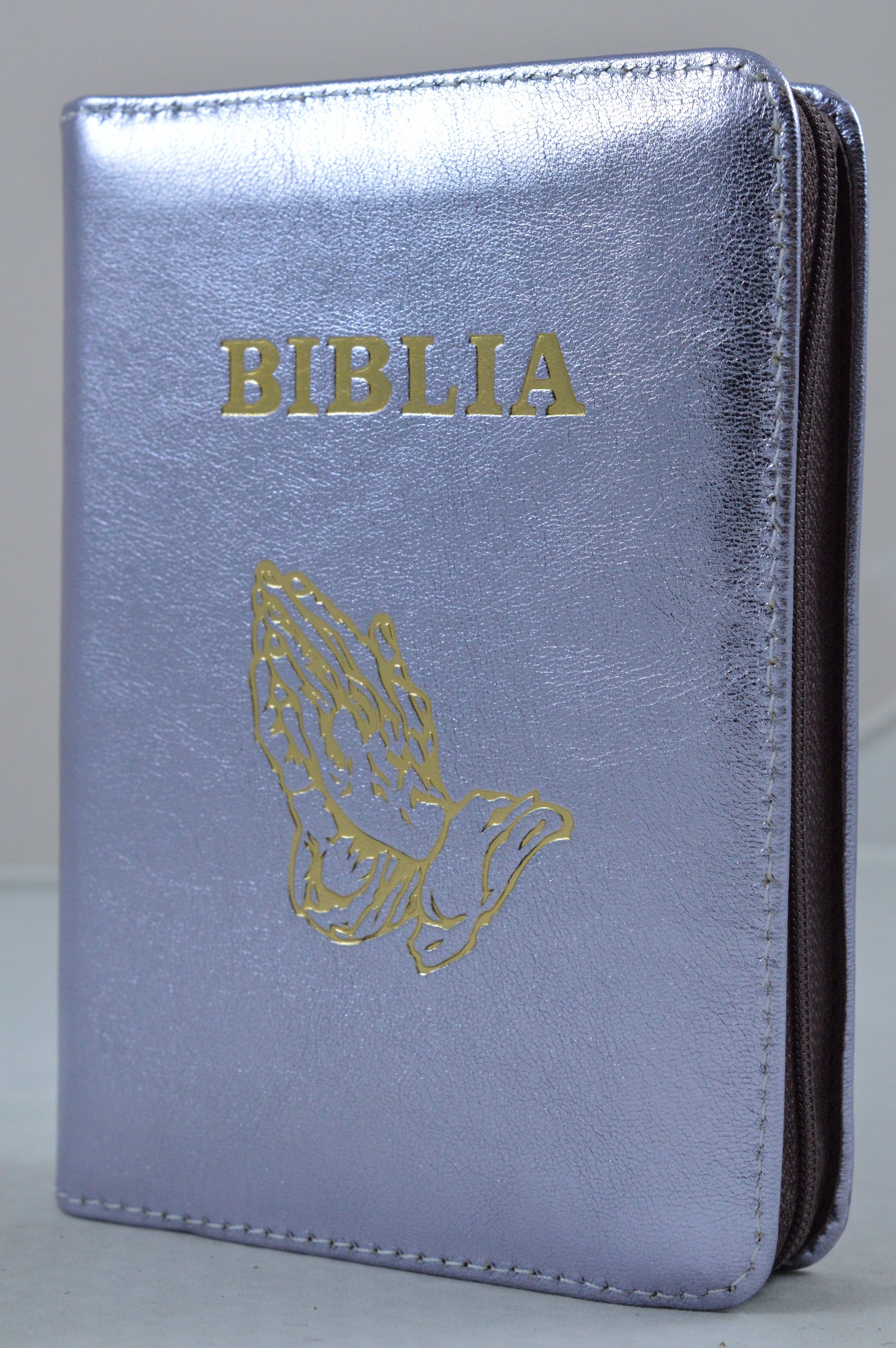Biblie din piele, dimensiune, mov deschis sidefat, fermoar, simbol maini in ruga, cuv. lui Isus in rosu [043 A]