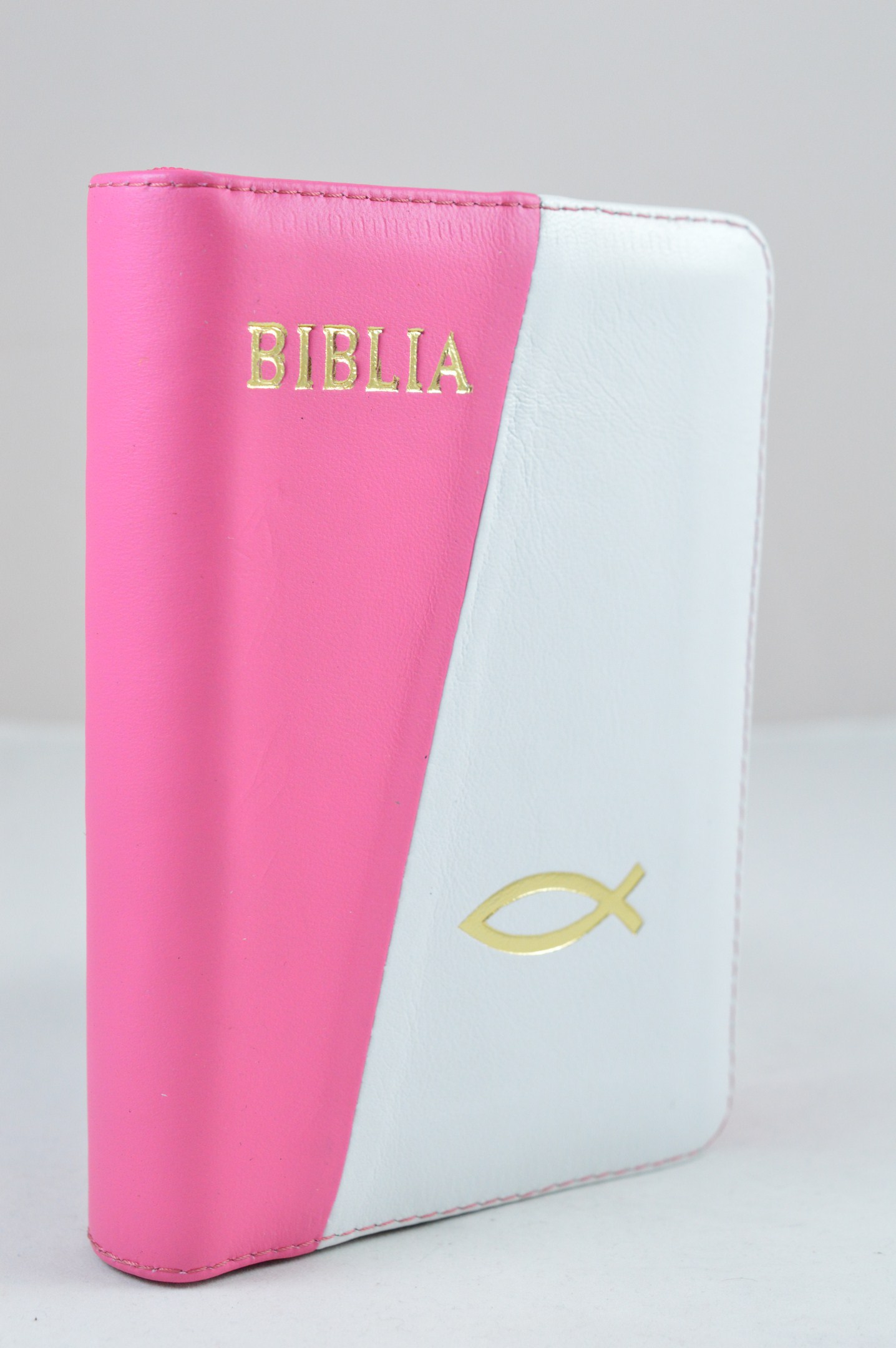 Biblie din piele, dimensiune mica, roz bombon cu alb, fermoar, simbol peste, cuv. lui Isus in rosu [043 A]
