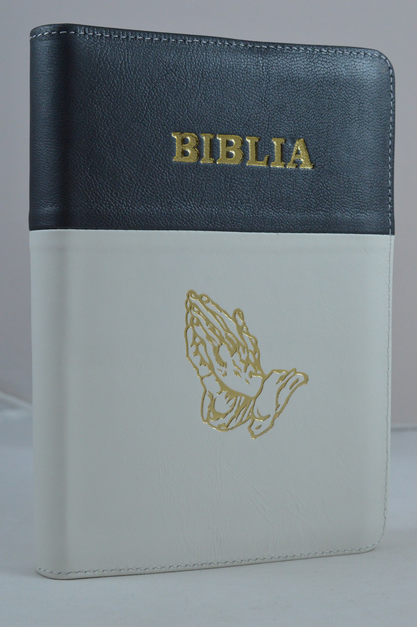 Biblia din piele, medie,alb cu gri si cu maini, fermoar, aurita, cuv. lui Isus cu rosu [052]