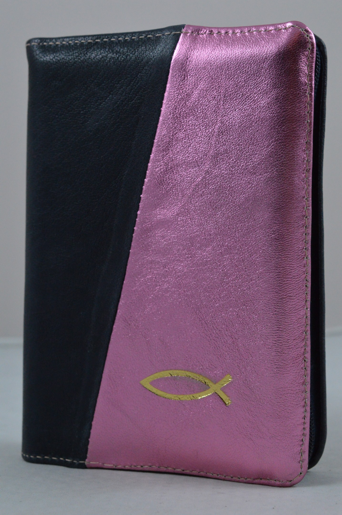 Biblie din piele, dimensiune, albastru inchis cu roz sidefat , fermoar, simbol peste, cuv. lui Isus in rosu [043 A]