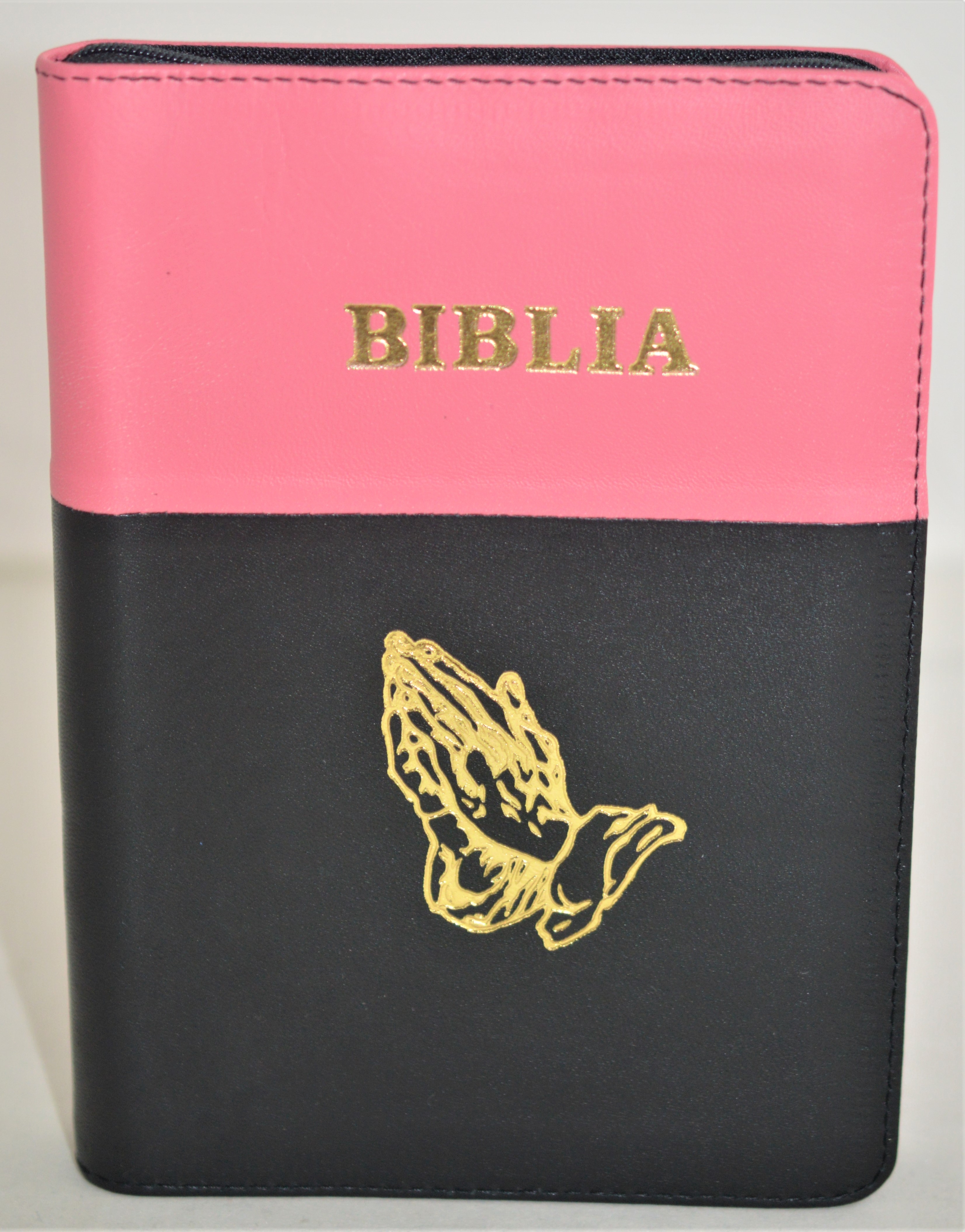 Biblie din piele, marime medie, culoare roz coral cu negru, simbol maini in rugaciune, fermoar, index, margini aurii, [SB 057 PFI]