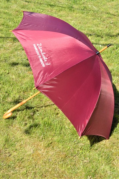 Umbrela - Zambeste, Dumnezeu te iubeste, culoare visinie Umbrela - Zambeste, Dumnezeu te iubeste, culoare visinie