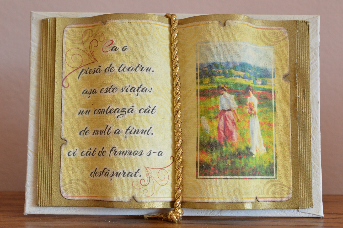 Carte decorativa - Ca o piesa de teatru, asa este viata...(10x14 cm) Carte decorativa - Ca o piesa de teatru, asa este viata...(10x14 cm)