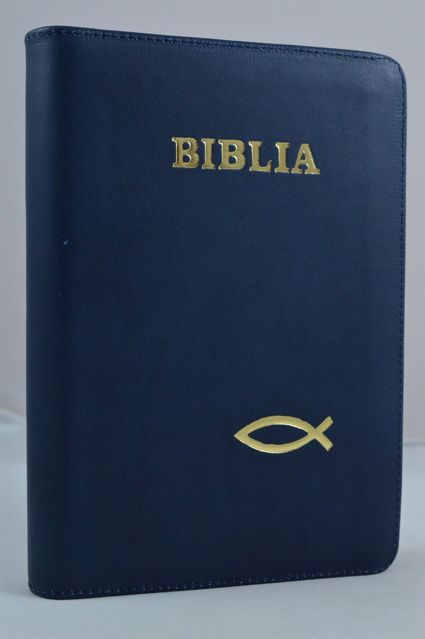 Biblia din piele, medie,bleumarin cu peste, fermoar, aurita, cuv. lui Isus cu rosu [052]