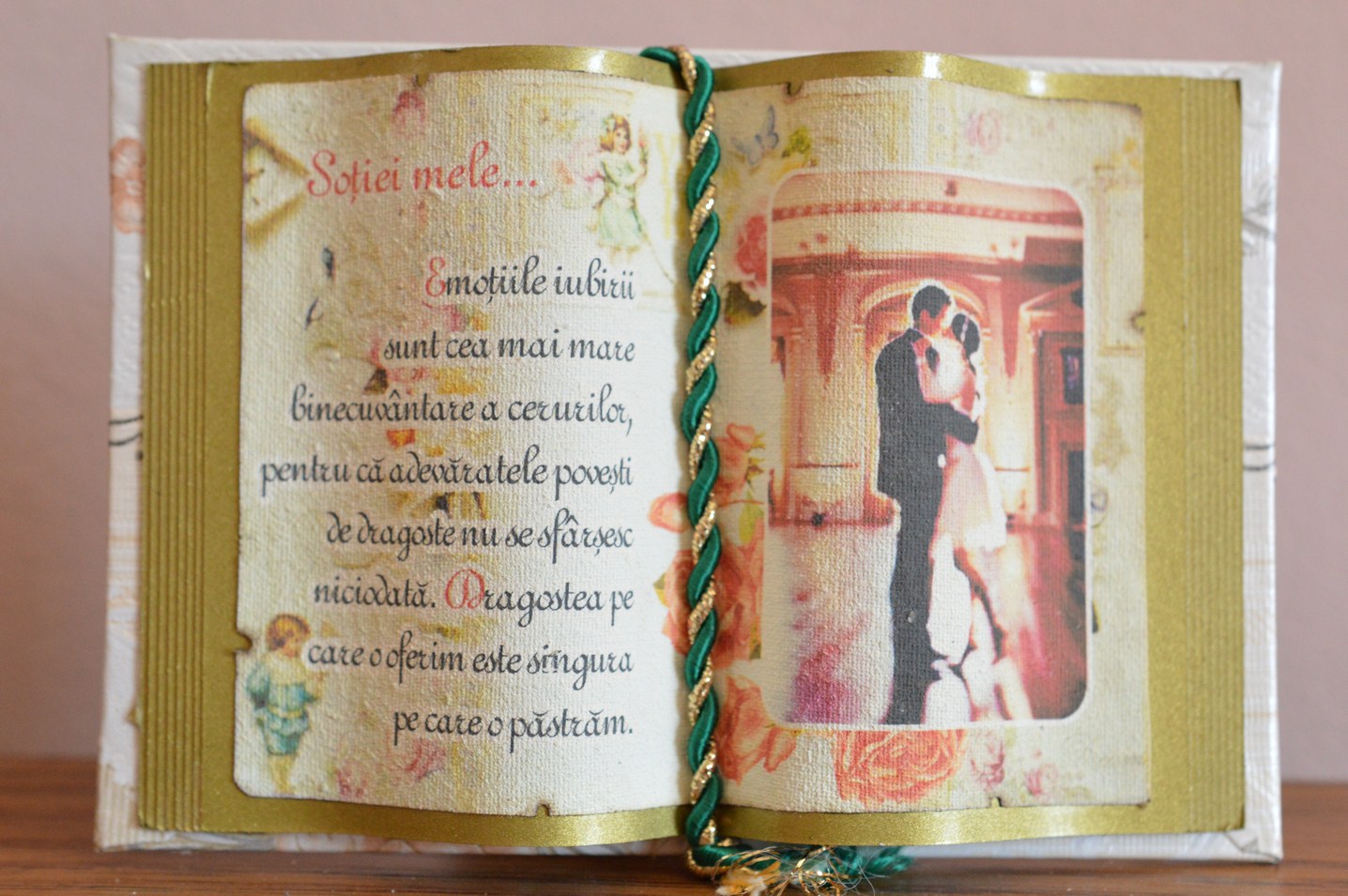 Carte decorativa - Sotiei mele... Emotiile iubirii sunt ...(10x14 cm) Carte decorativa - Sotiei mele... Emotiile iubirii sunt ...(10x14 cm)