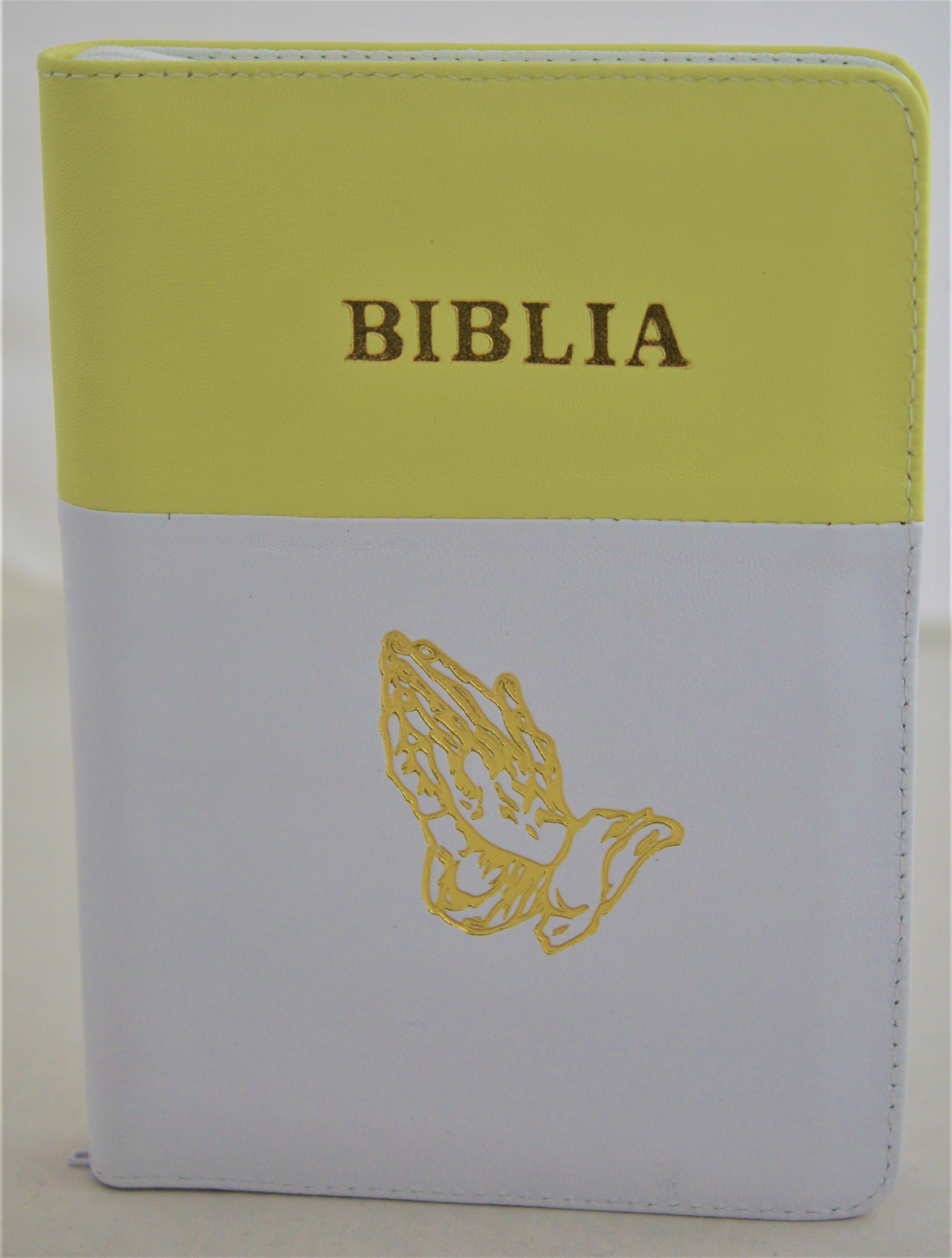 Biblie din piele, marime medie, culoare verde deschis cu alb, simbol maini in rugaciune, fermoar, index, margini aurii, [SB 057 PFI]