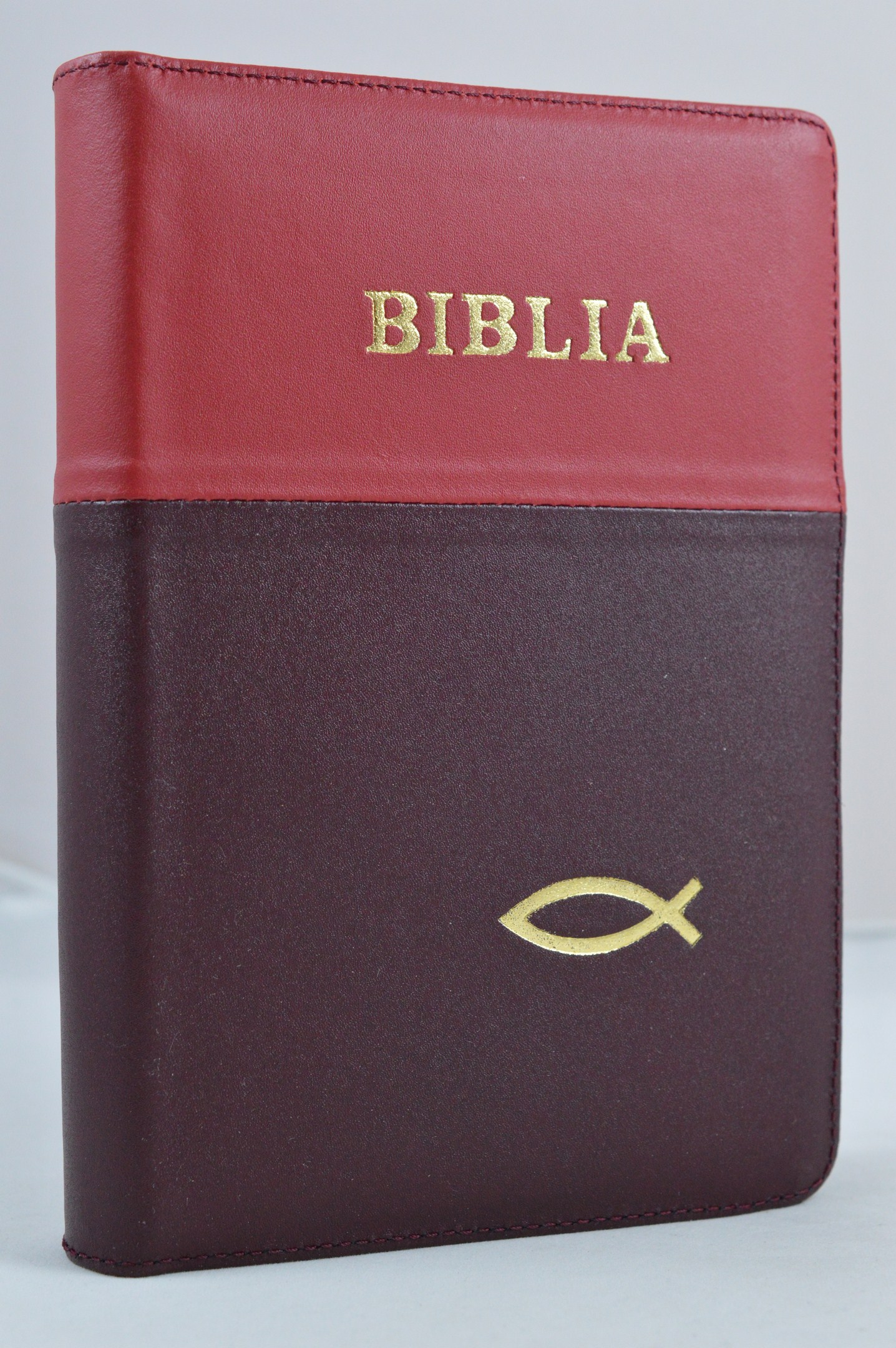 Biblia din piele, medie,visiniu inchis cu rosu si cu peste, fermoar, aurita, cuv. lui Isus cu rosu [052]