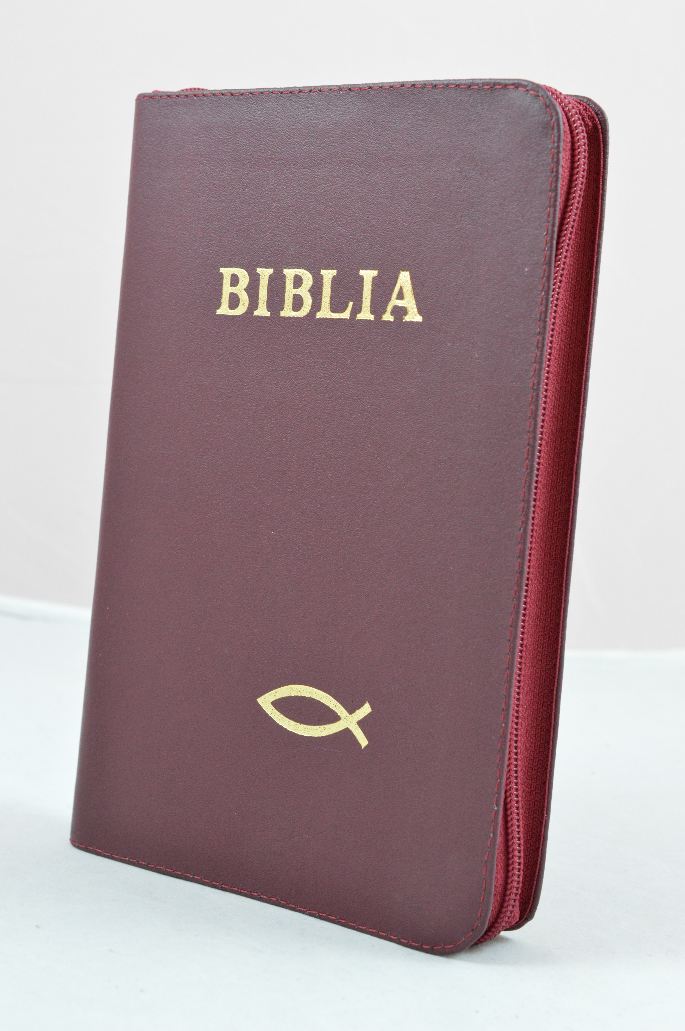 Biblia NTR (Noua Traducere) din piele visinie, cu fermoar