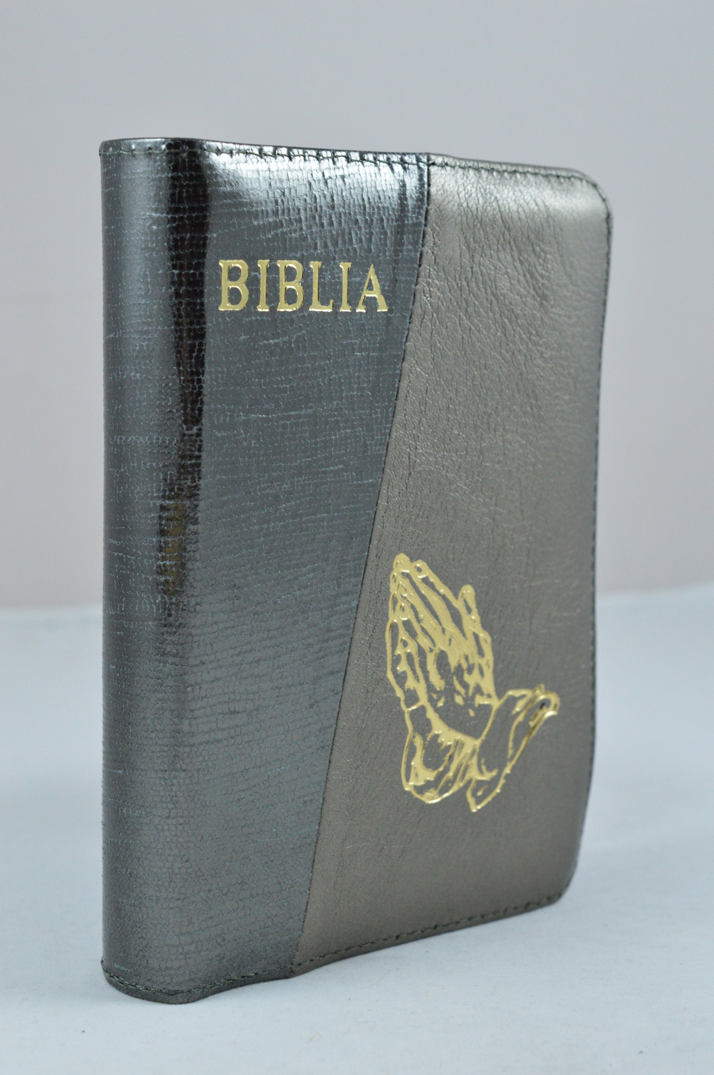 Biblie din piele, dimensiune mica, vernil lucios cu bronz lucios, fermoar, simbol maini in rugaciune cuv. lui Isus in rosu [043 A]