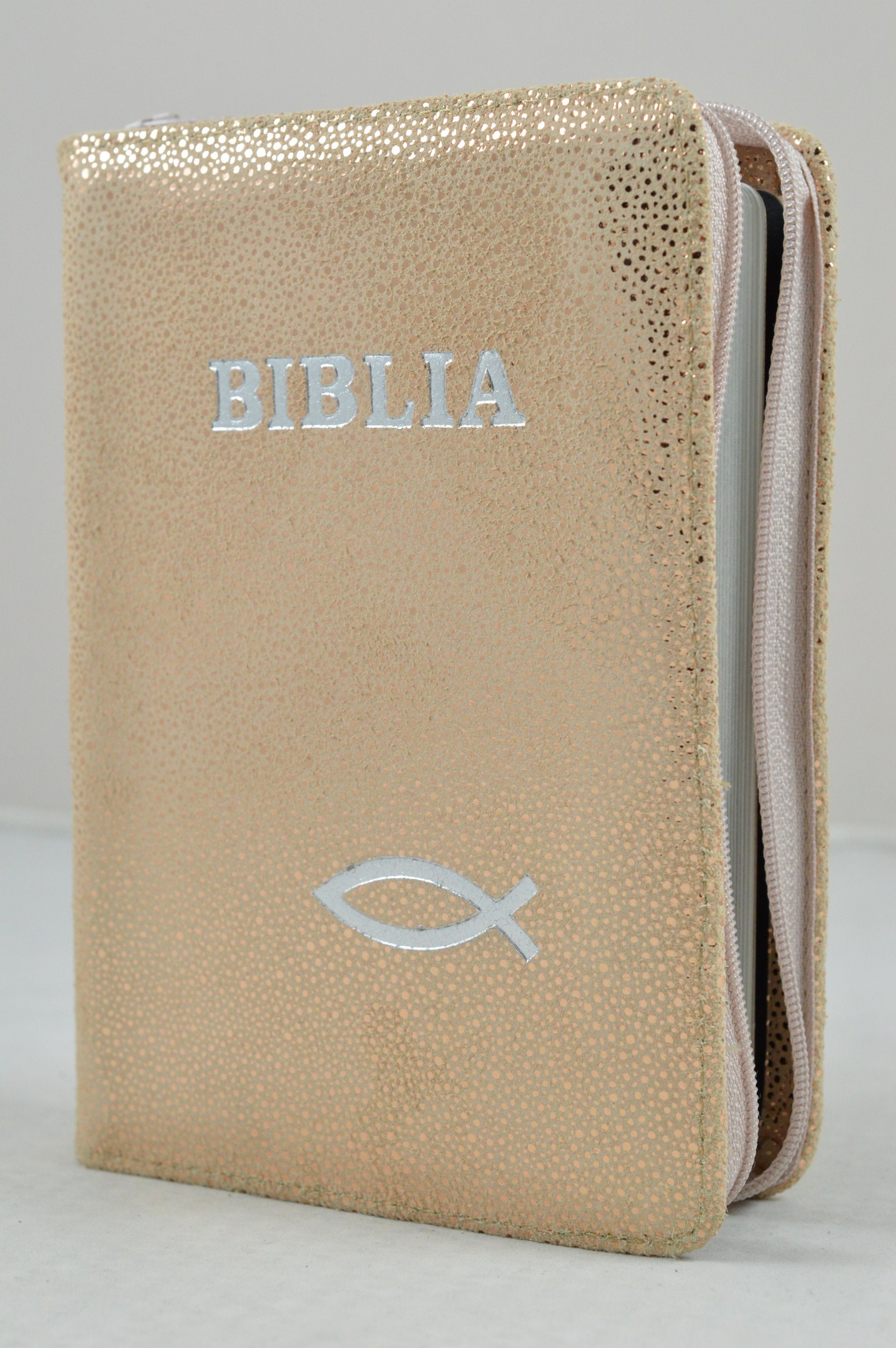 Biblie din piele, mica, bej cu imprimeu, fermoar, margini argintii,simbol peste, cuv. lui Isus in rosu [043 A]