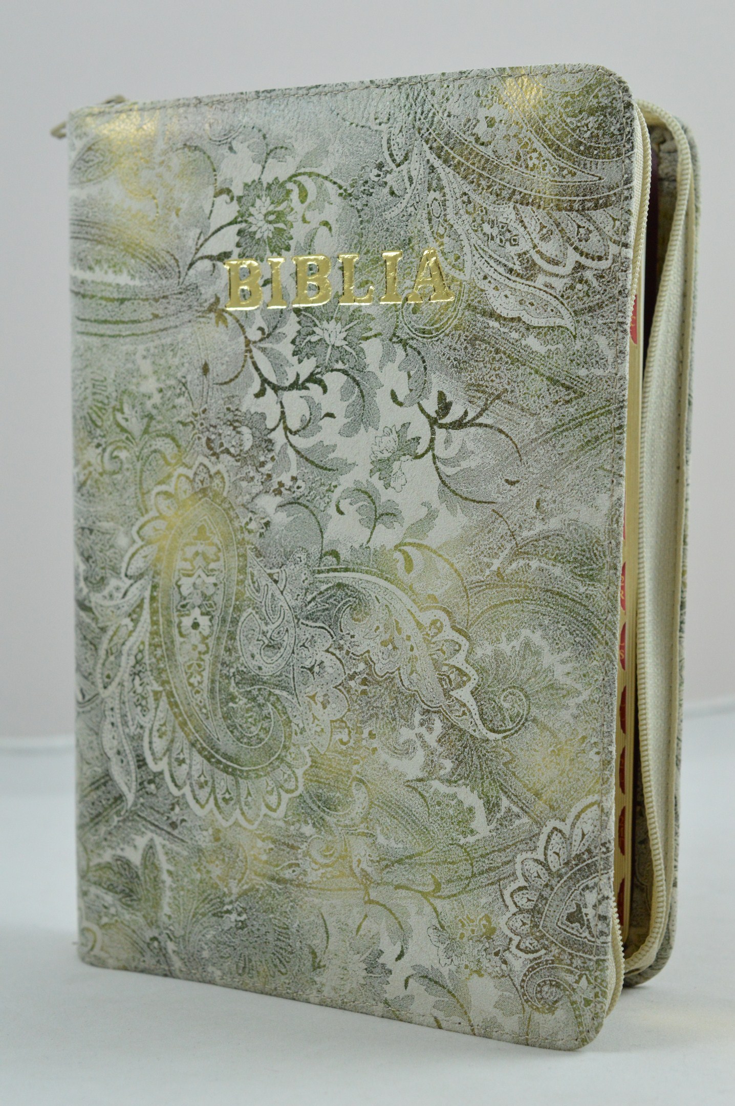 Biblie din piele, marime medie,motiv floral, fermoar, index, margini aurii, cuv. lui Isus cu rosu [SB 057 PFI]