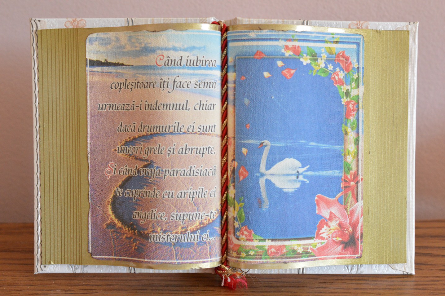 Carte decorativa - Cand iubirea coplesitoare iti face semn...(10x14 cm) Carte decorativa - Cand iubirea coplesitoare iti face semn...(10x14 cm)