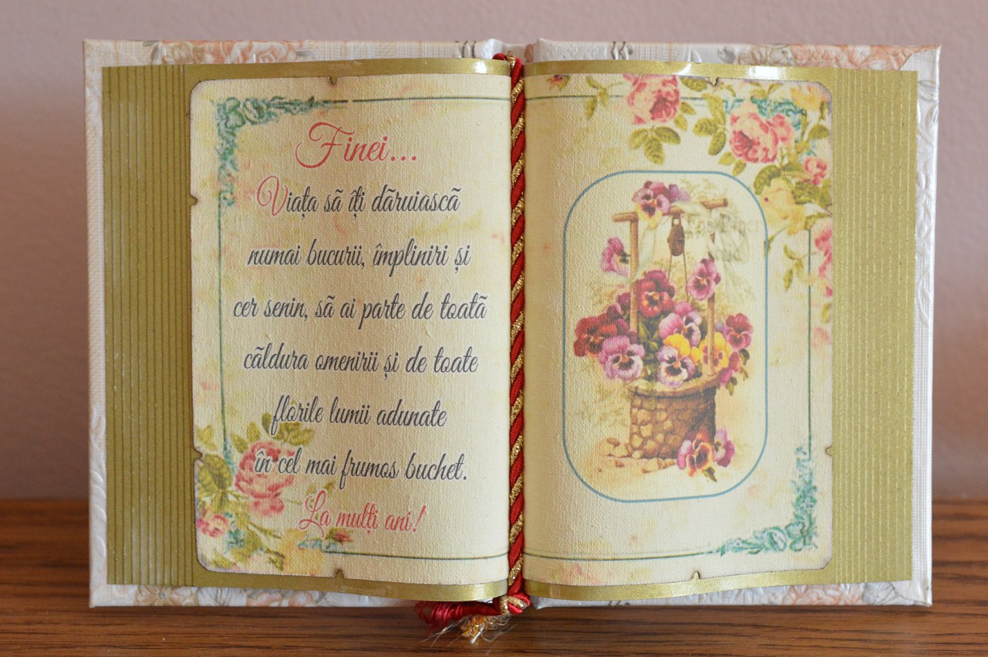 Carte decorativa- Finei...Viata sa iti daruiasca...(14x21 cm) Carte decorativa- Finei...Viata sa iti daruiasca...(14x21 cm)