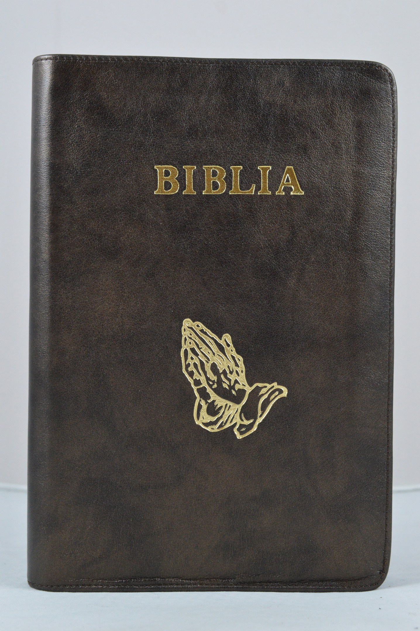 Biblia mare, coperta piele, culoare  maro bronz, fermoar, simbol maini [VS 073 PF]