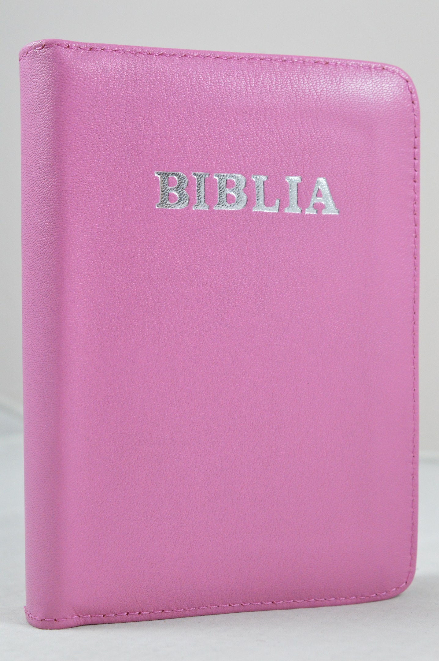 Biblie din piele, mica, roz, fermoar, argintata, cuv. lui Isus in rosu [043 A]