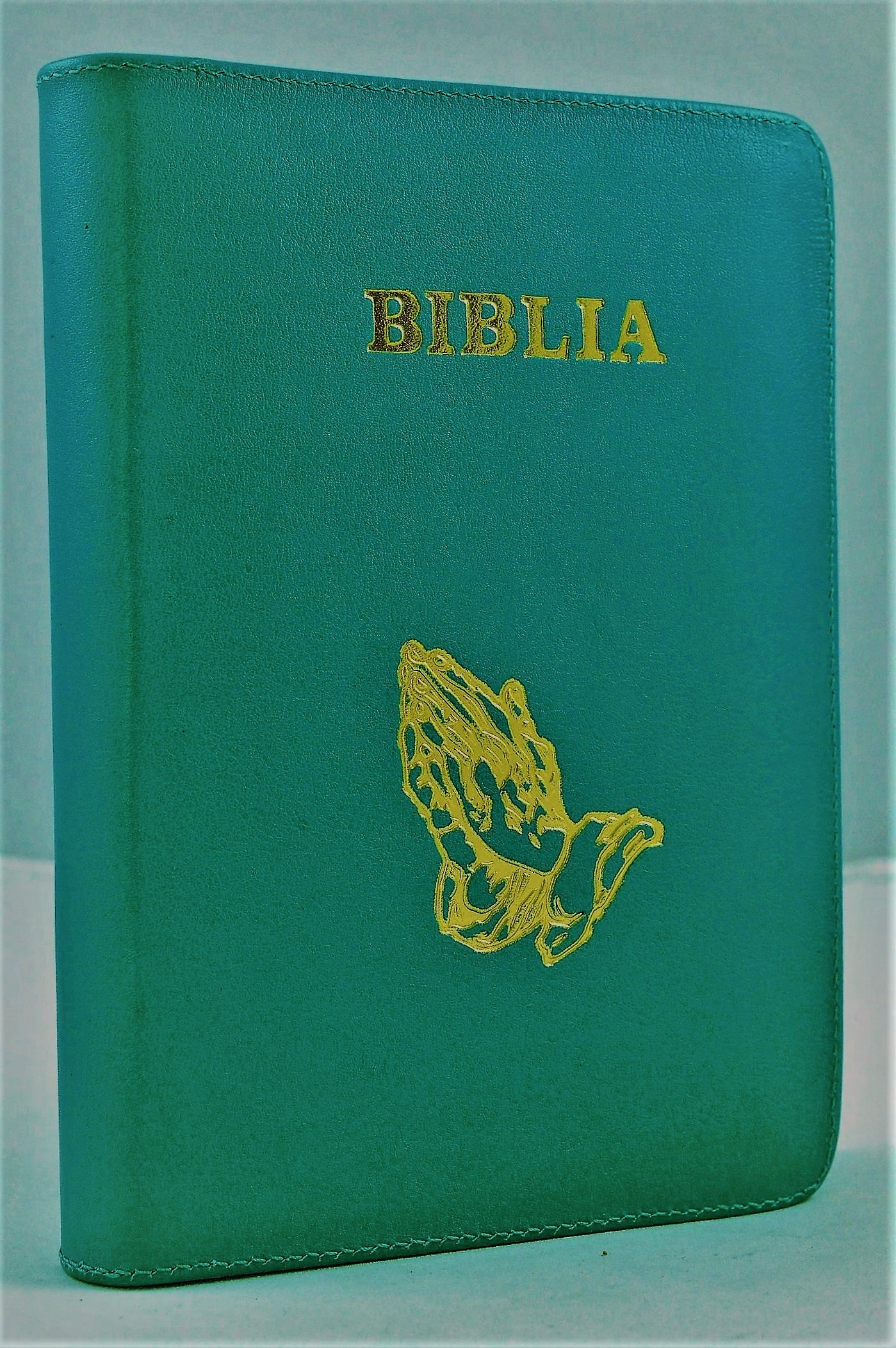 Biblie din piele, marime medie, culoare, verde turcoaz, fermoar, margini albe, simbol maini in rugaciune,  cuv. lui Isus cu rosu [053]