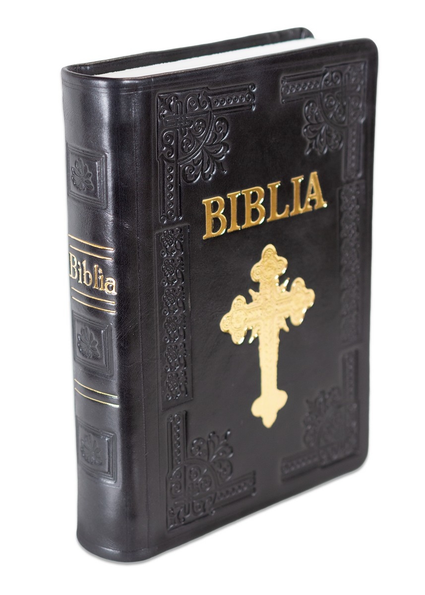 Biblia Ortodoxa, marime medie, hand made, imbracata in piele, margini albe, culoare neagra, cu cruce (cu aprobarea Sf. Sinod) Biblia Ortodoxa, marime medie, hand made, imbracata in piele, margini albe, culoare neagra, cu cruce (cu aprobarea Sf. Sinod)
