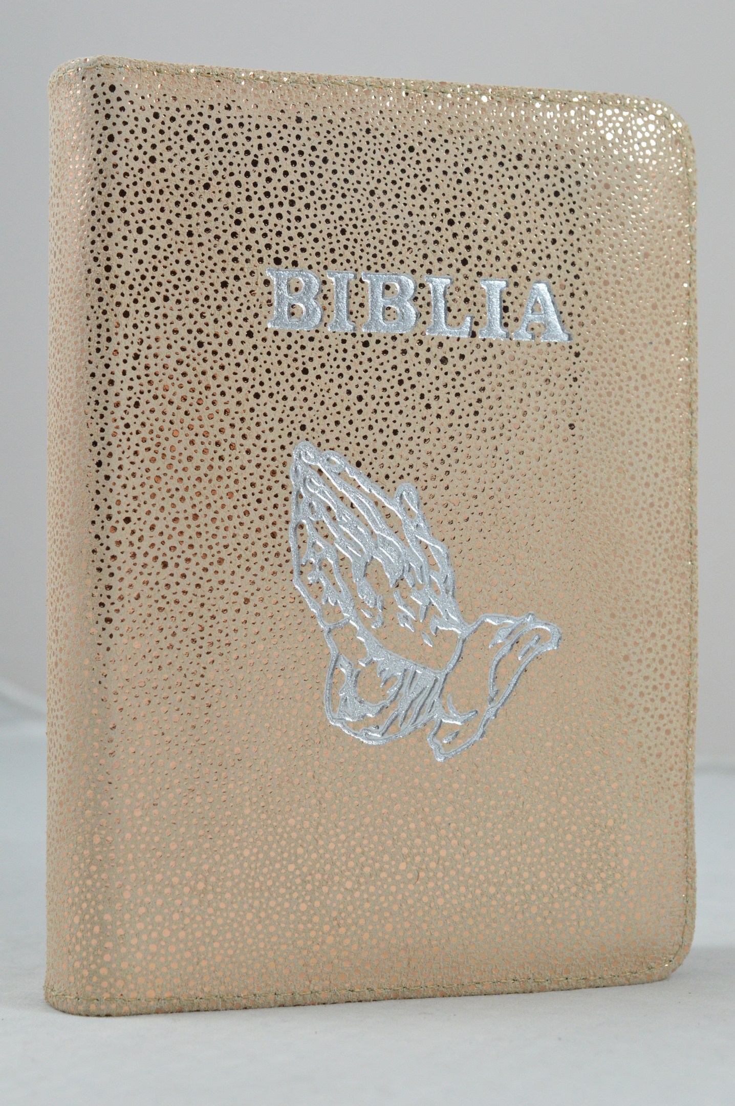 Biblie din piele, mica, bej cu imprimeu, fermoar, cu maini, margini argintii, cuv. lui Isus in rosu [043 A]