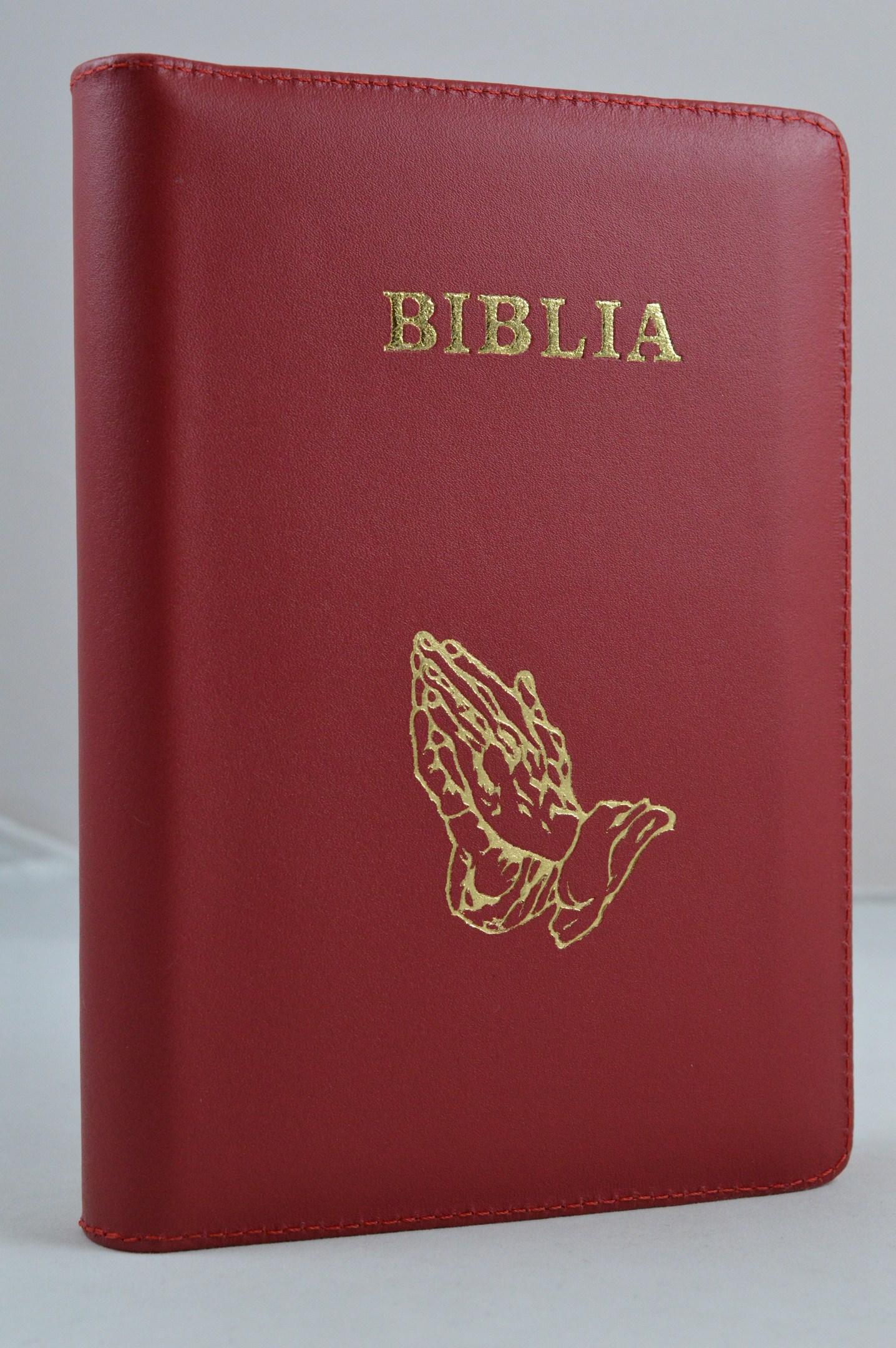 Biblie din piele, marime medie,rosu inchis cu maini, fermoar, index, margini aurii, cuv. lui Isus cu rosu [SB 057 PFI]