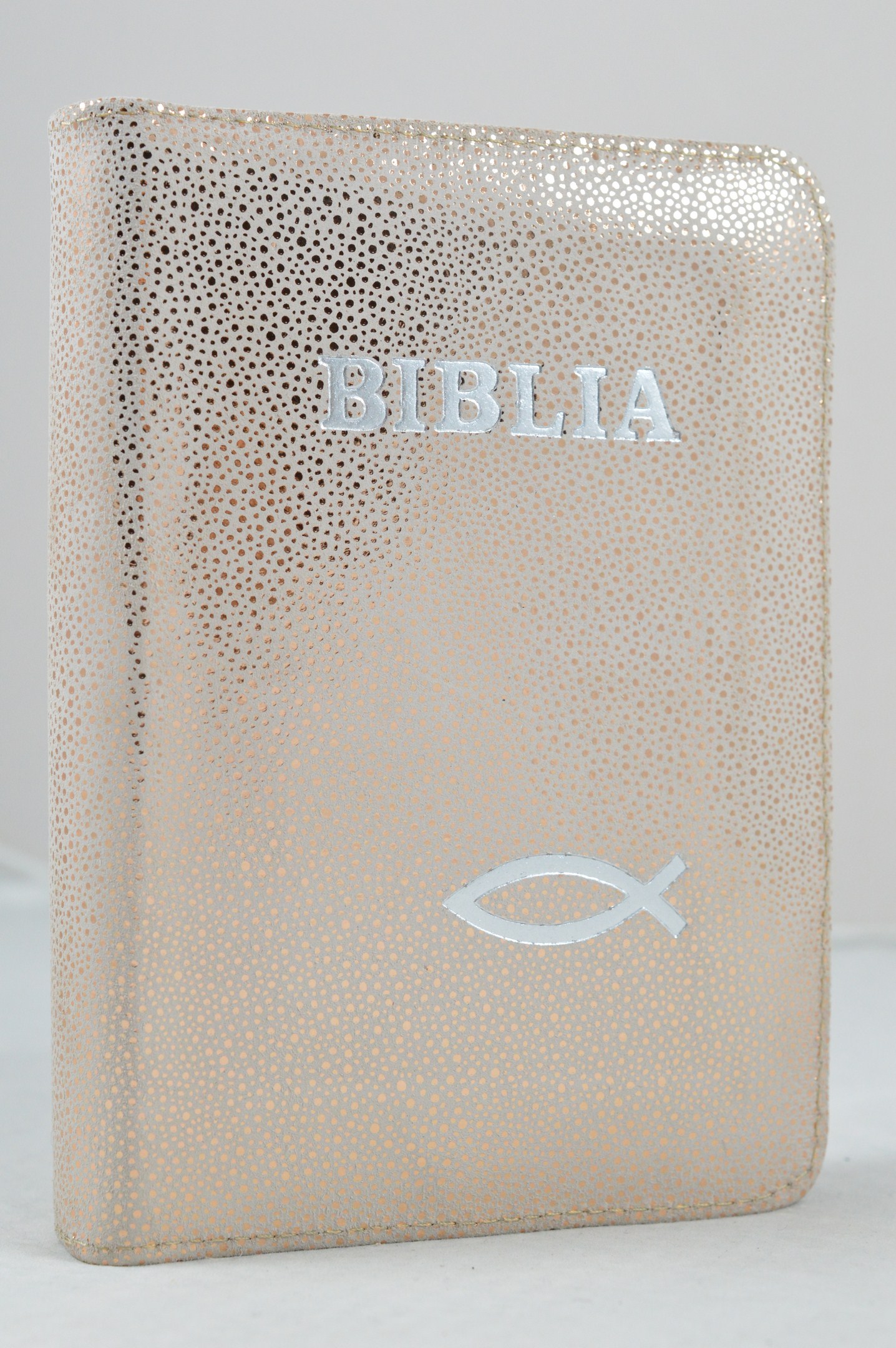 Biblie din piele, mica, roz pal cu imprimeu, fermoar, margini argintii,simbol peste, cuv. lui Isus in rosu [043 A]
