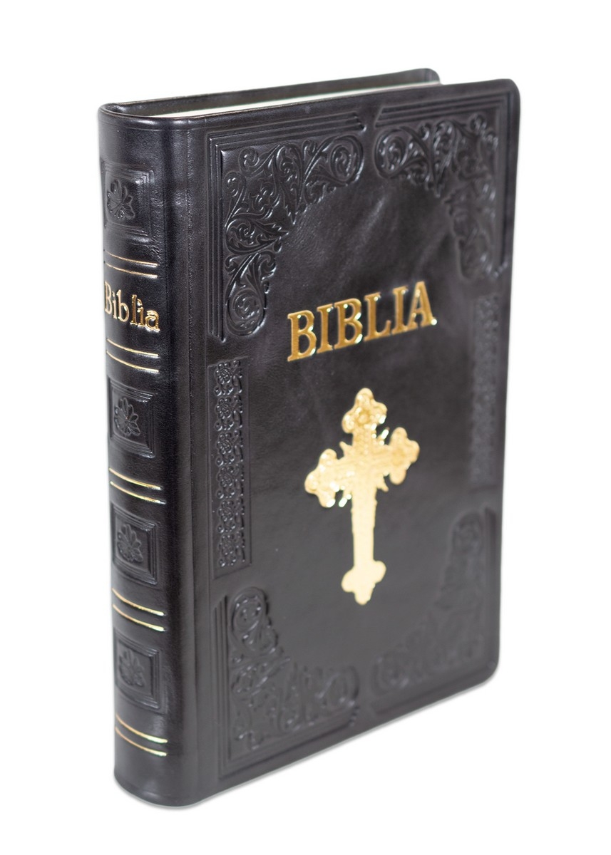 Biblia Ortodoxa, marime mare, hand made, imbracata in piele, margini albe, culoare neagra, cu cruce (cu aprobarea Sf. Sinod) Biblia Ortodoxa, marime mare, hand made, imbracata in piele, margini albe, culoare neagra, cu cruce (cu aprobarea Sf. Sinod)