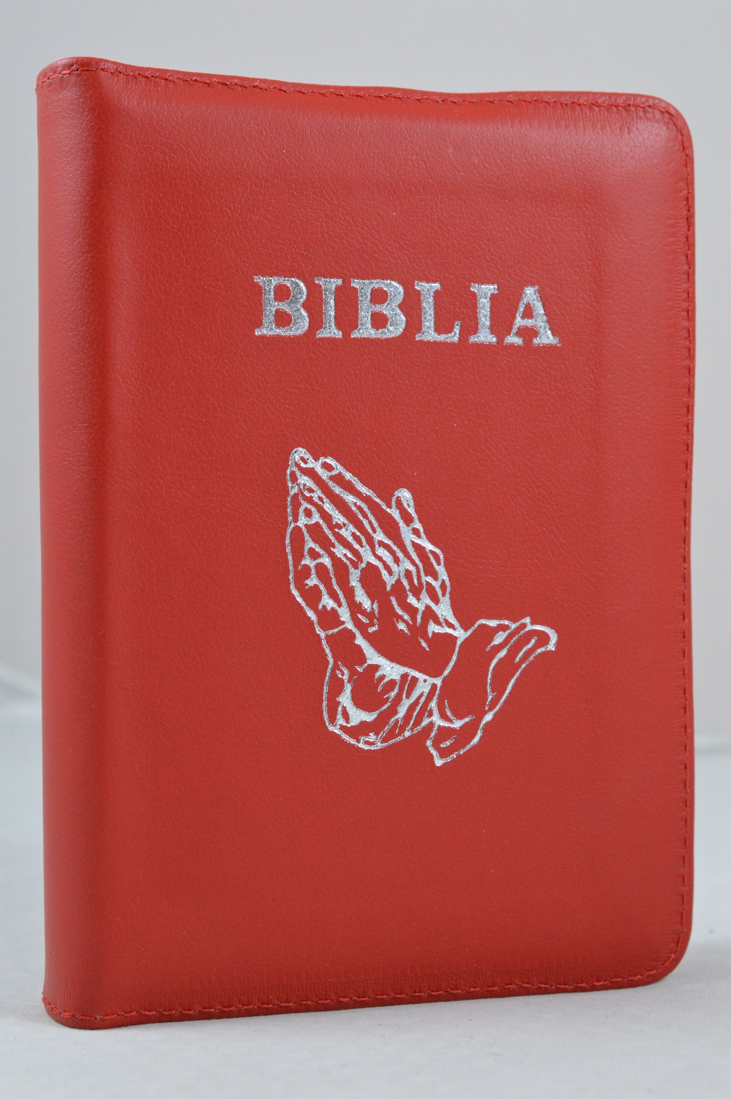 Biblie din piele, dimensiune mica, rosie, fermoar, simbol maini in ruga, cuv. lui Isus in rosu [043 A]