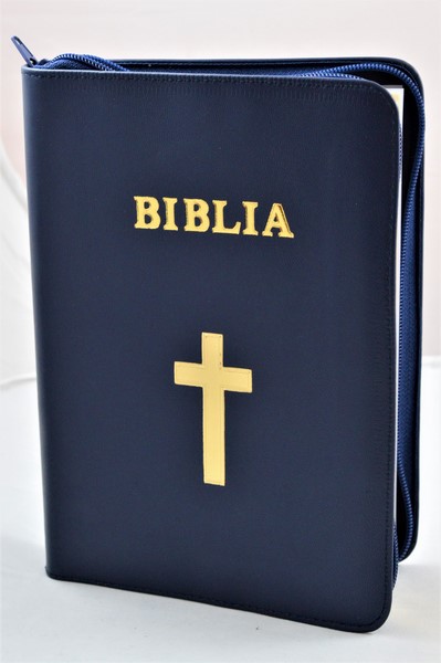 Biblia Ortodoxa, marime medie, coperta piele, bleumaren, fermoar, margini aurite (cu aprobarea Sf. Sinod) Biblia Ortodoxa, marime medie, coperta piele, bleumaren, fermoar, margini aurite (cu aprobarea Sf. Sinod)