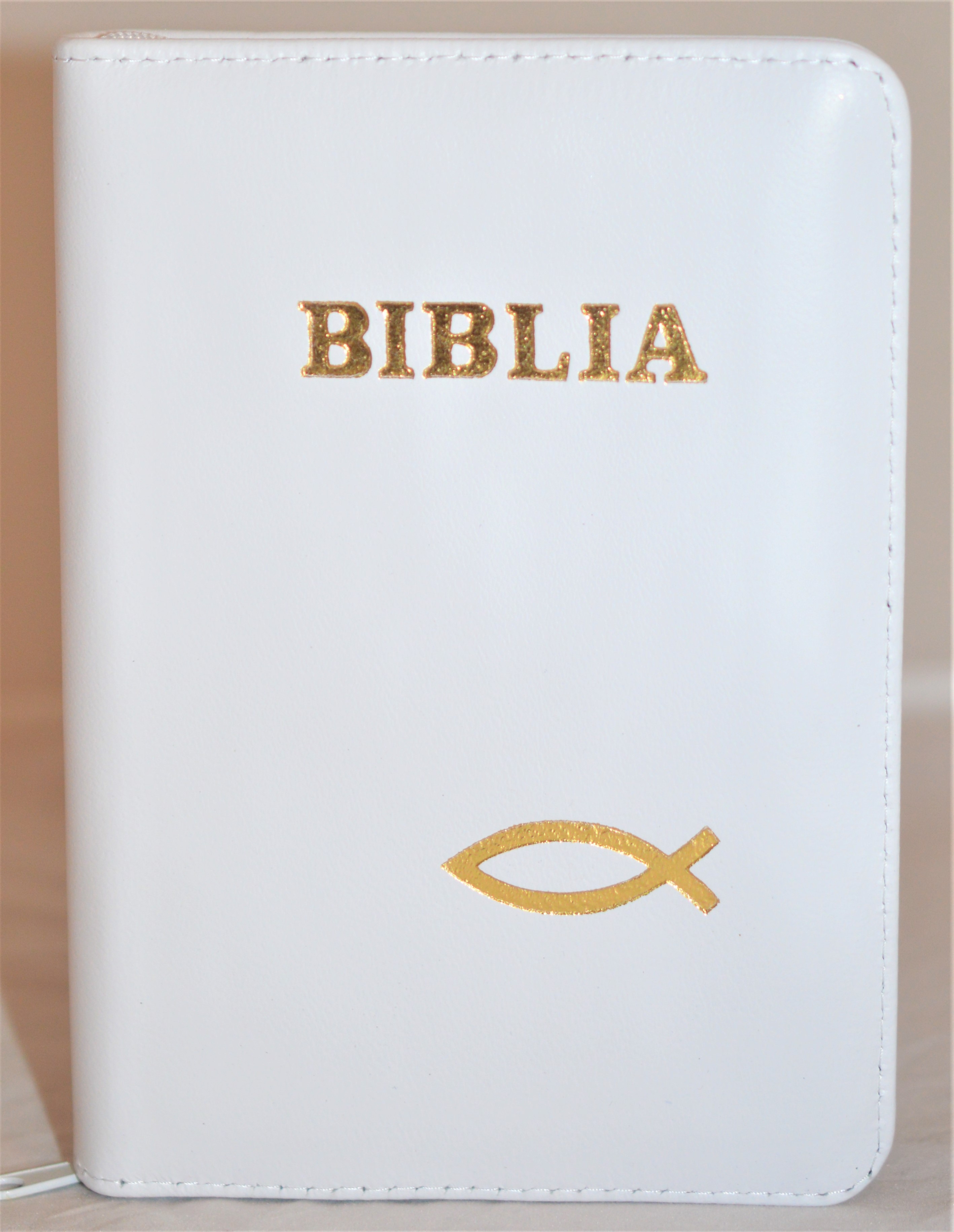 Biblia format mic, din piele, culoare alba, index, fermoar, margini argintii, simbolul peste, cuv. lui Isus in rosu [047 PFI]