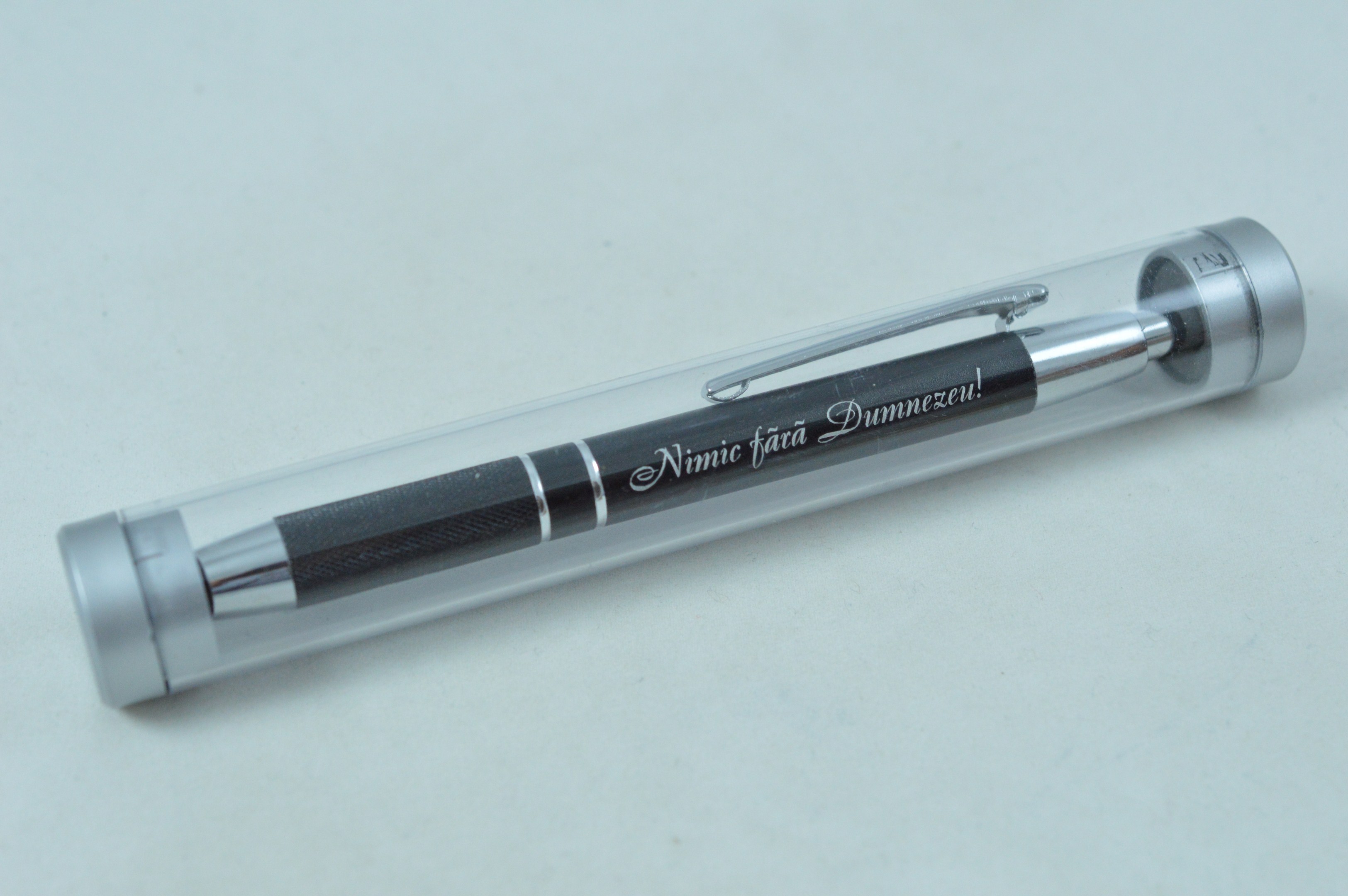 Pix negru metalic in tub - Nimic fara Dumnezeu Pix negru metalic in tub - Nimic fara Dumnezeu