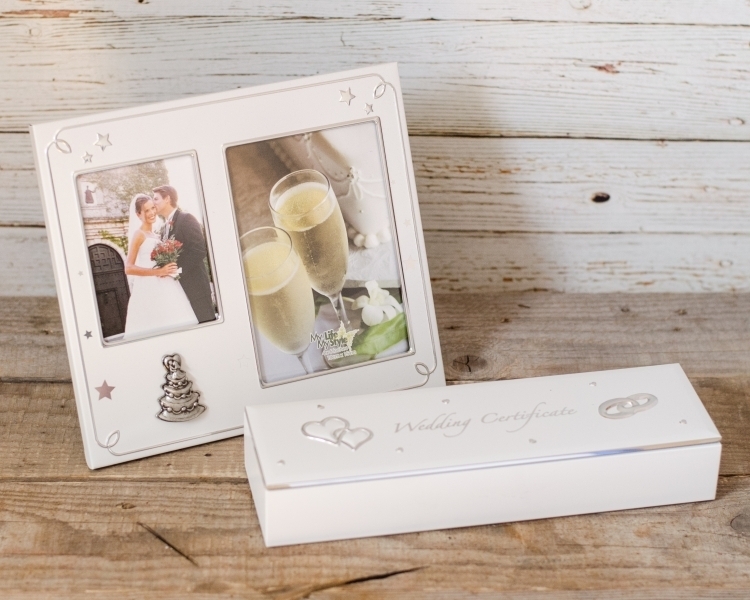 Set cadou pentru nunta - Rama foto + cutie cu magnet Set cadou pentru nunta - Rama foto + cutie cu magnet