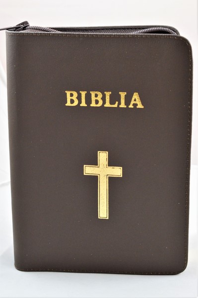 Biblia Ortodoxa, marime medie, coperta piele, maro, fermoar, margini aurite (cu aprobarea Sf. Sinod) Biblia Ortodoxa, marime medie, coperta piele, maro, fermoar, margini aurite (cu aprobarea Sf. Sinod)