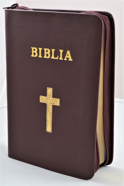 Biblia Ortodoxa, marime medie, coperta piele, visinie, fermoar, margini aurite (cu aprobarea Sf. Sinod) Biblia Ortodoxa, marime medie, coperta piele, visinie, fermoar, margini aurite (cu aprobarea Sf. Sinod)