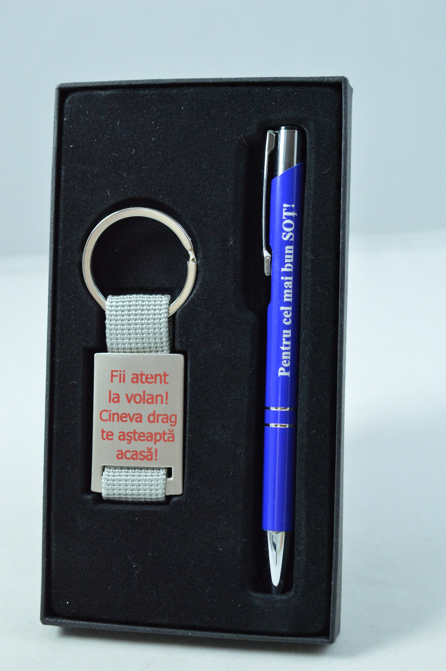 Cadou pentru Barbati - Set pix si breloc - Pentru cel mai bun sot Cadou pentru Barbati - Set pix si breloc - Pentru cel mai bun sot
