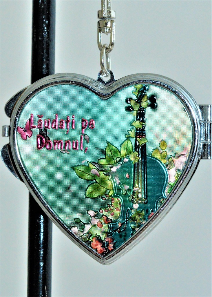 Breloc metal cu oglinda - Laudati pe Domnul Breloc metal cu oglinda - Laudati pe Domnul