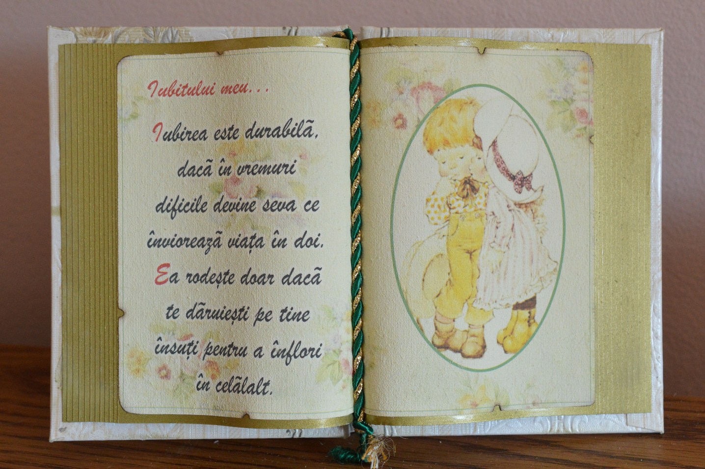 Carte decorativa - Iubitului meu... Iubirea este... (10x14 cm) Carte decorativa - Iubitului meu... Iubirea este... (10x14 cm)