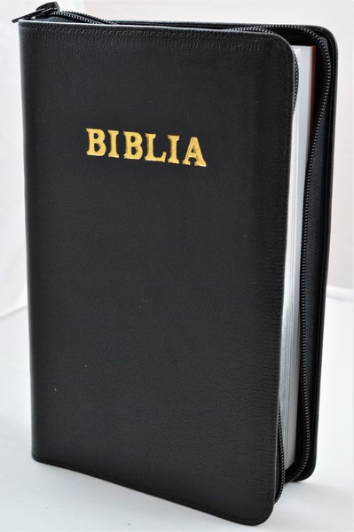 Biblia de studiu pentru o viata deplina, piele neagra  cu fermoar, margini argintii - versiune pentru copii Biblia de studiu pentru o viata deplina, piele neagra  cu fermoar, margini argintii - versiune pentru copii