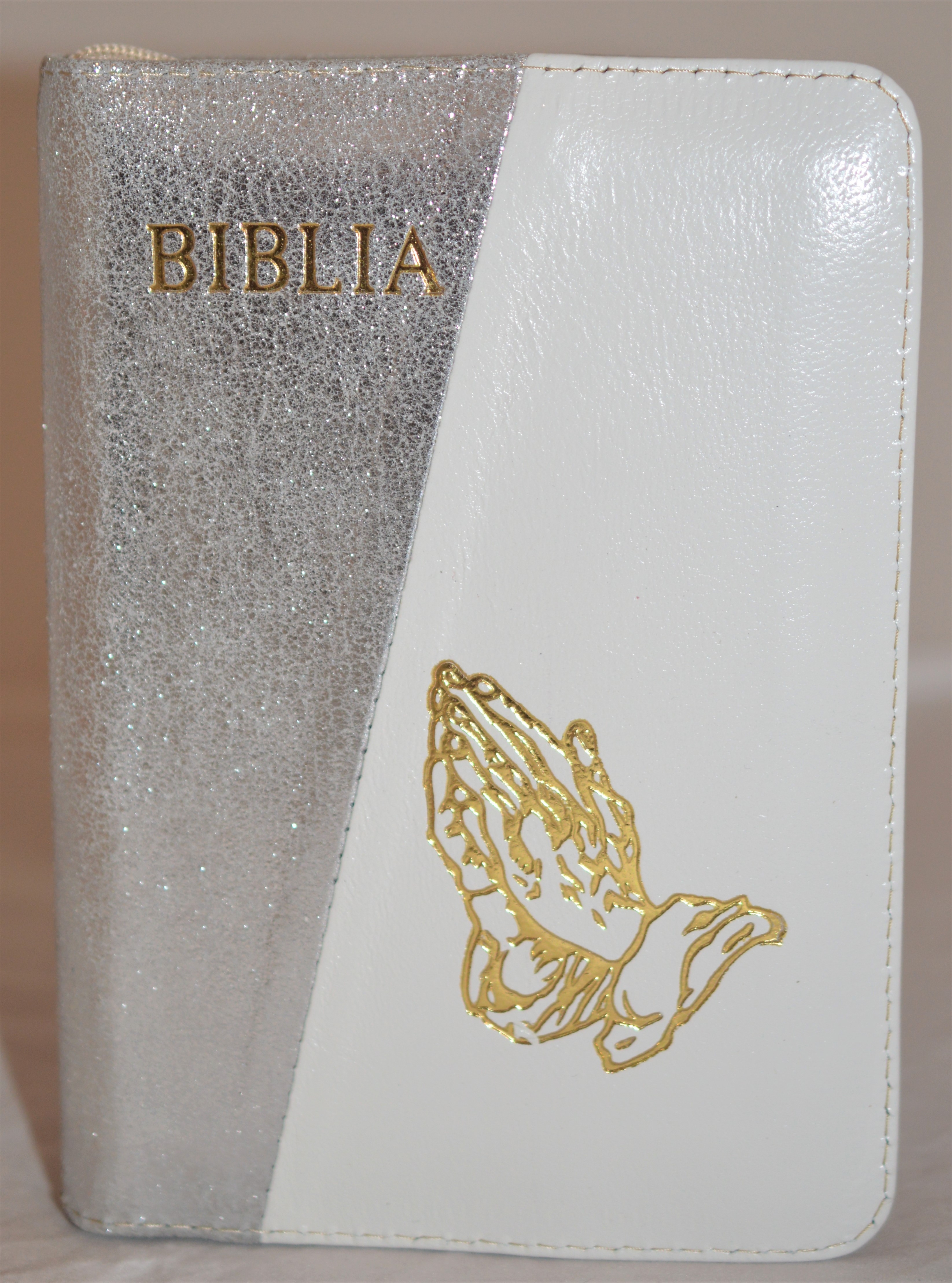 Biblie din piele, mica,gri sidefat / alb, fermoar, margini albe, simbolul maini in ruga, cuv. lui Isus in rosu [043 PF]