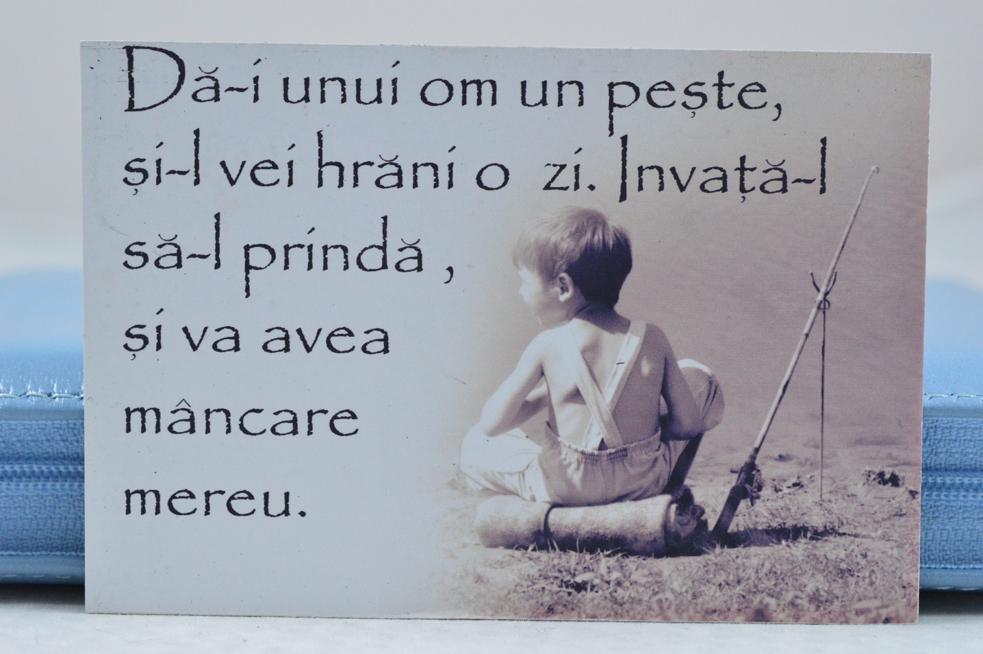 Magnet de frigider - Da-i unui om Magnet de frigider - Da-i unui om