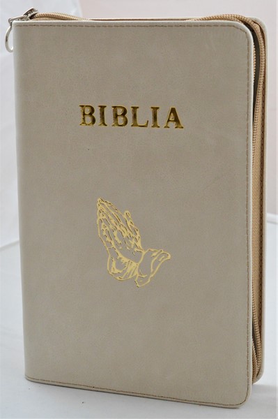 Biblia NTR (Noua Traducere), coperta piele, bej, simbol maini in ruga, fermoar, argintata - editia 3 revizuita Biblia NTR (Noua Traducere), coperta piele, bej, simbol maini in ruga, fermoar, argintata - editia 3 revizuita