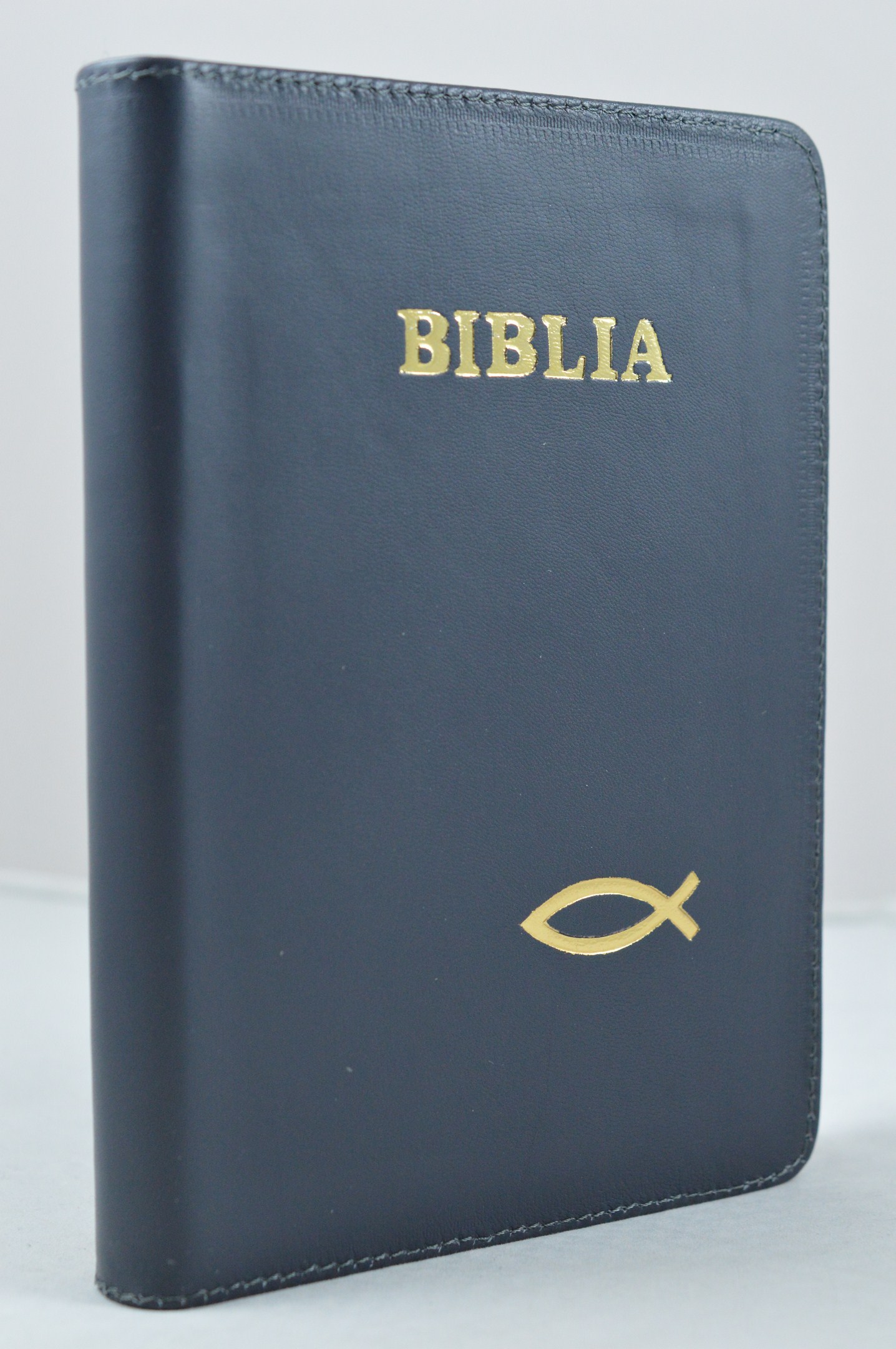 Biblia din piele, marime medie,  negru, fermoar, aurita, simbol peste, 4 harti color [SI 052]