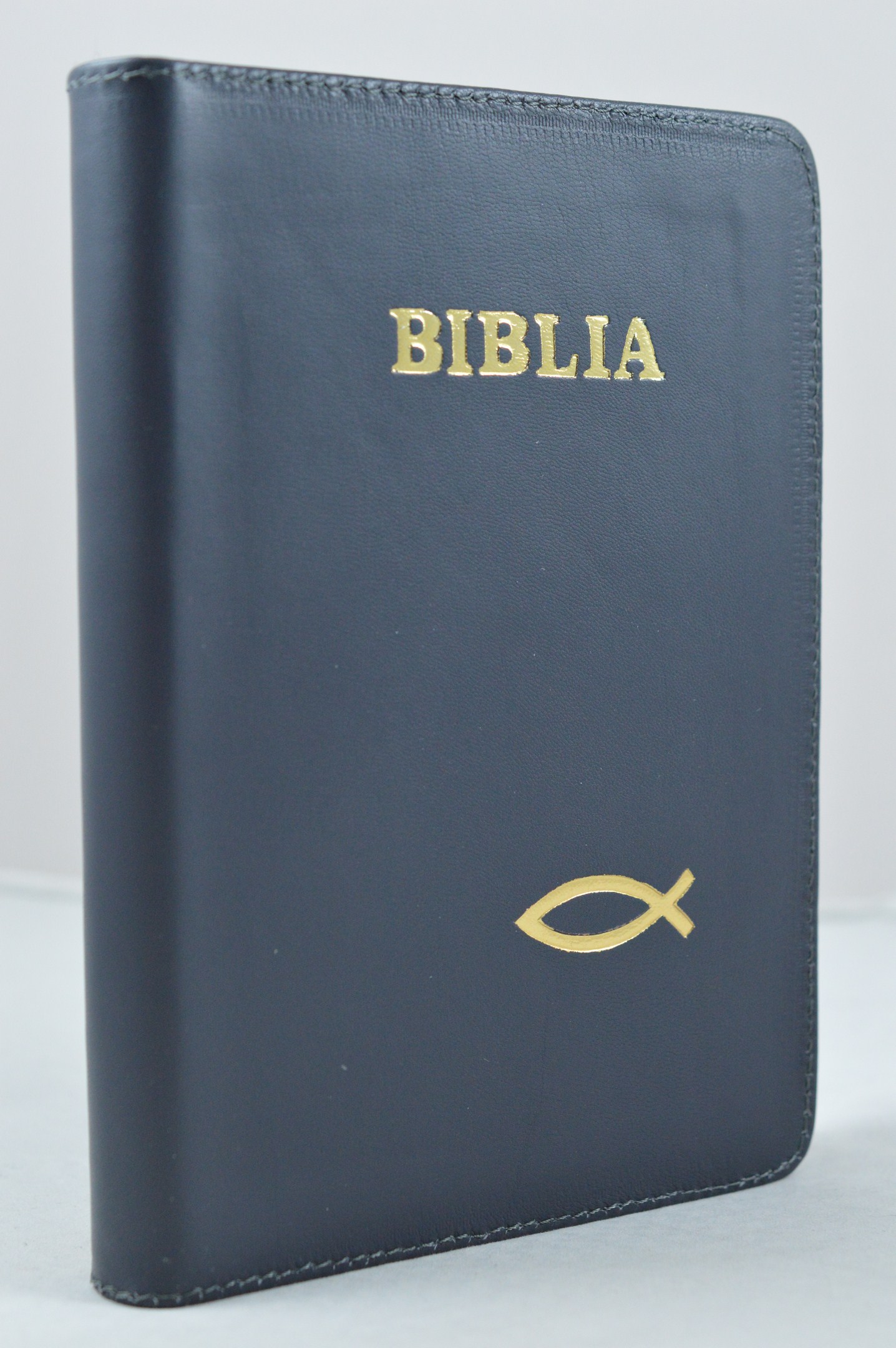 Biblia din piele, marime medie,  gri inchis, fermoar, aurita, simbol peste, 4 harti color [SI 052]