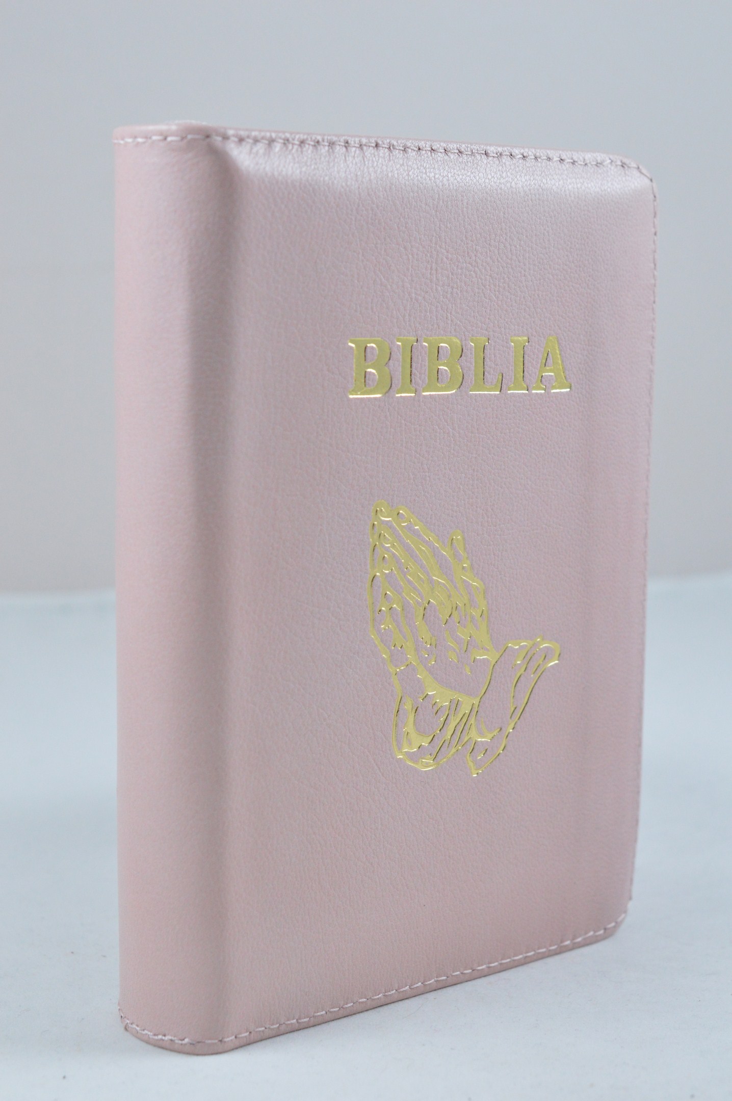 Biblie din piele, dimensiune mica, roz pal , fermoar, simbol maini in rugaciune, cuv. lui Isus in rosu [043 A]